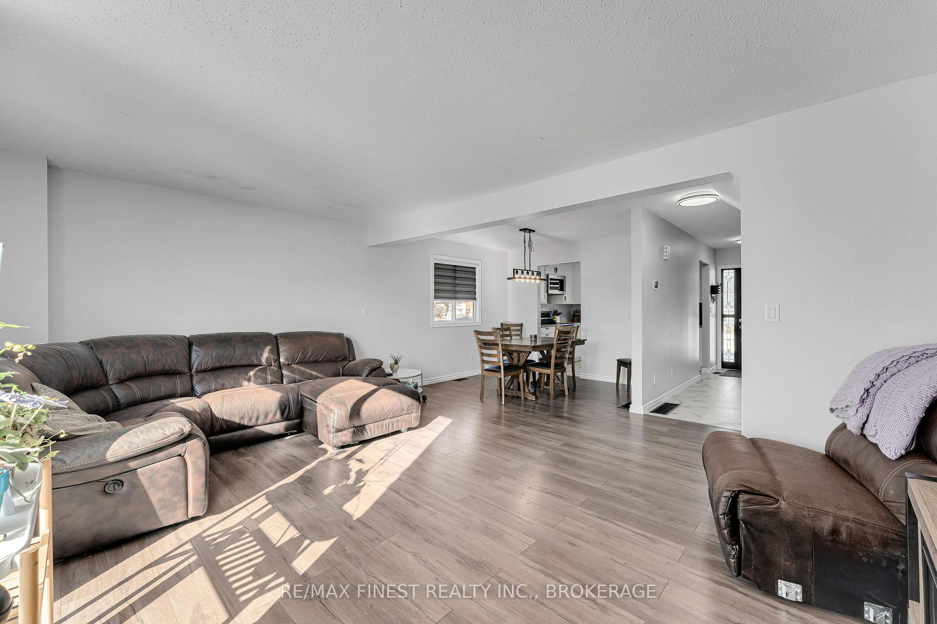 Photo 16 of 852 Larchwood Crescent, Kingston, City Northwest — HOMEH