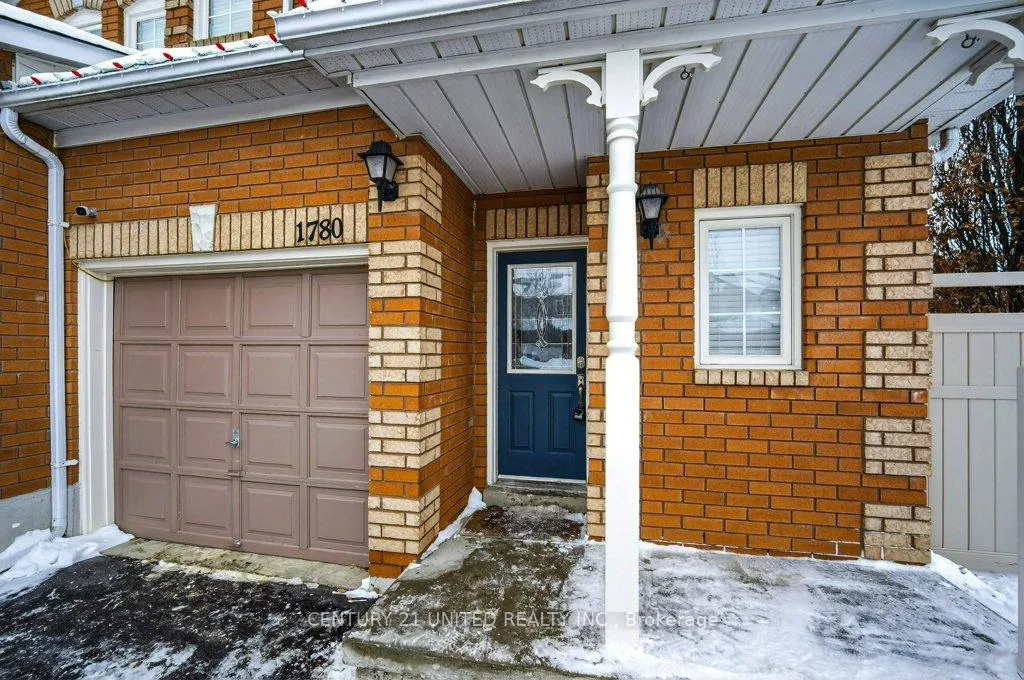 Photo 2 of 1780 Woodgate Trail, Oshawa, Samac — HOMEH