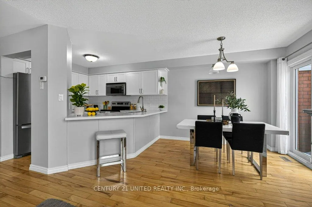 Photo 6 of 1780 Woodgate Trail, Oshawa, Samac — HOMEH