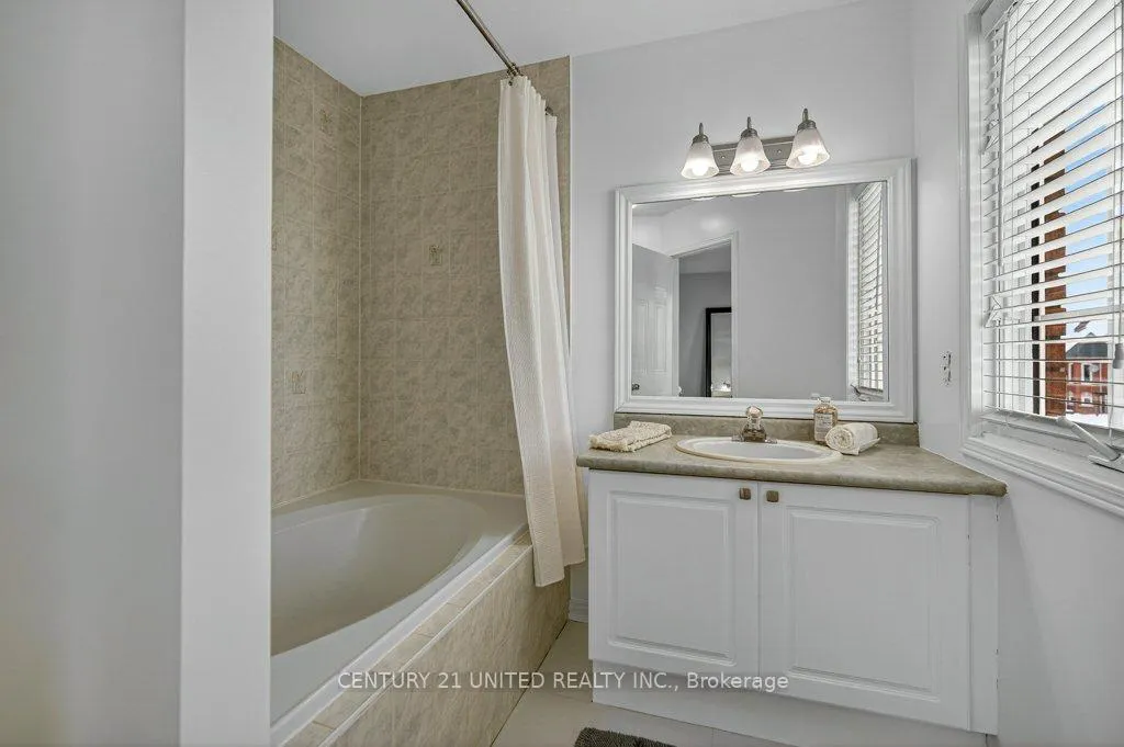 Photo 22 of 1780 Woodgate Trail, Oshawa, Samac — HOMEH