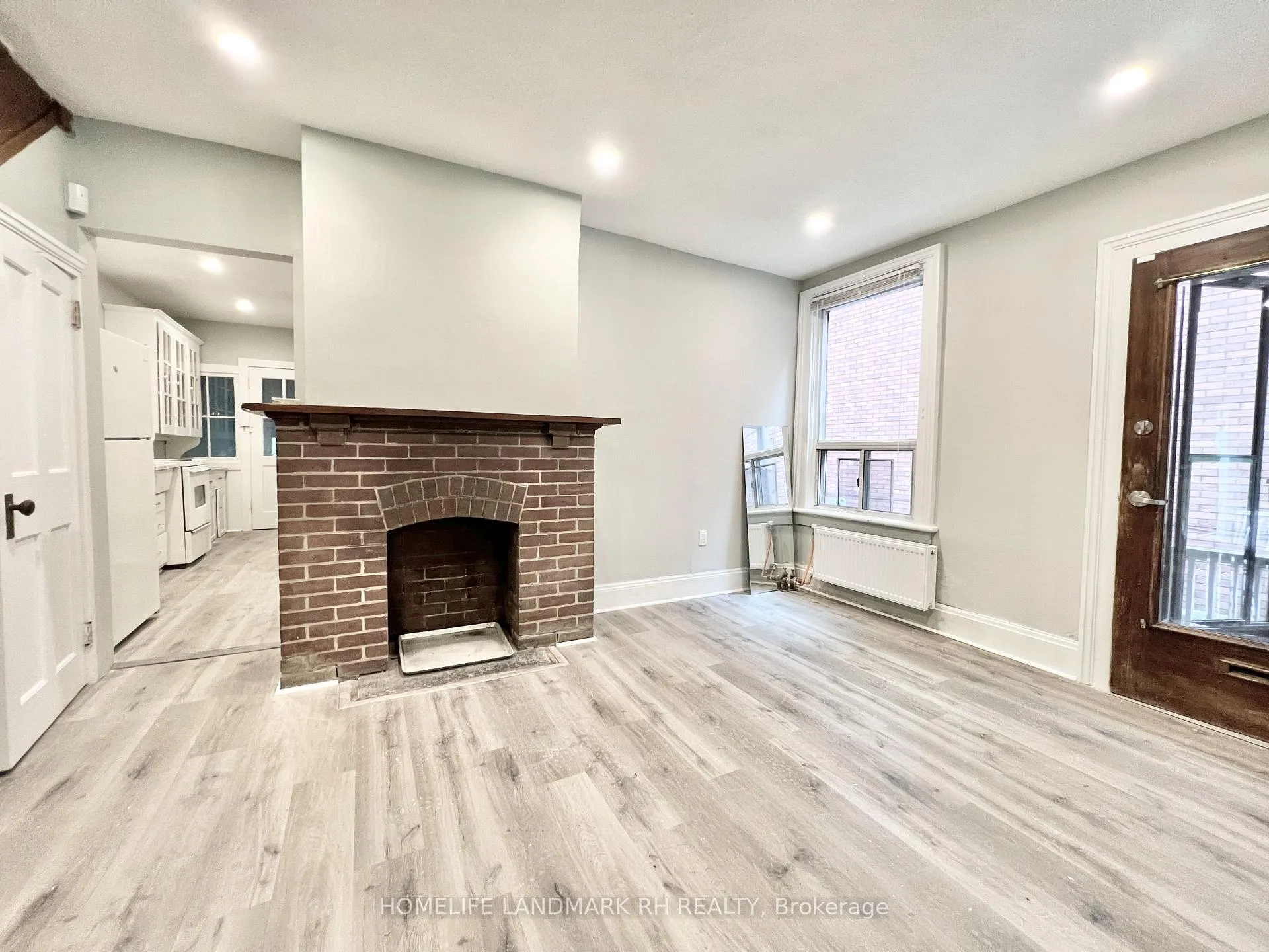 Photo 4 of 89 Waverley Road, Toronto, The Beaches — HOMEH