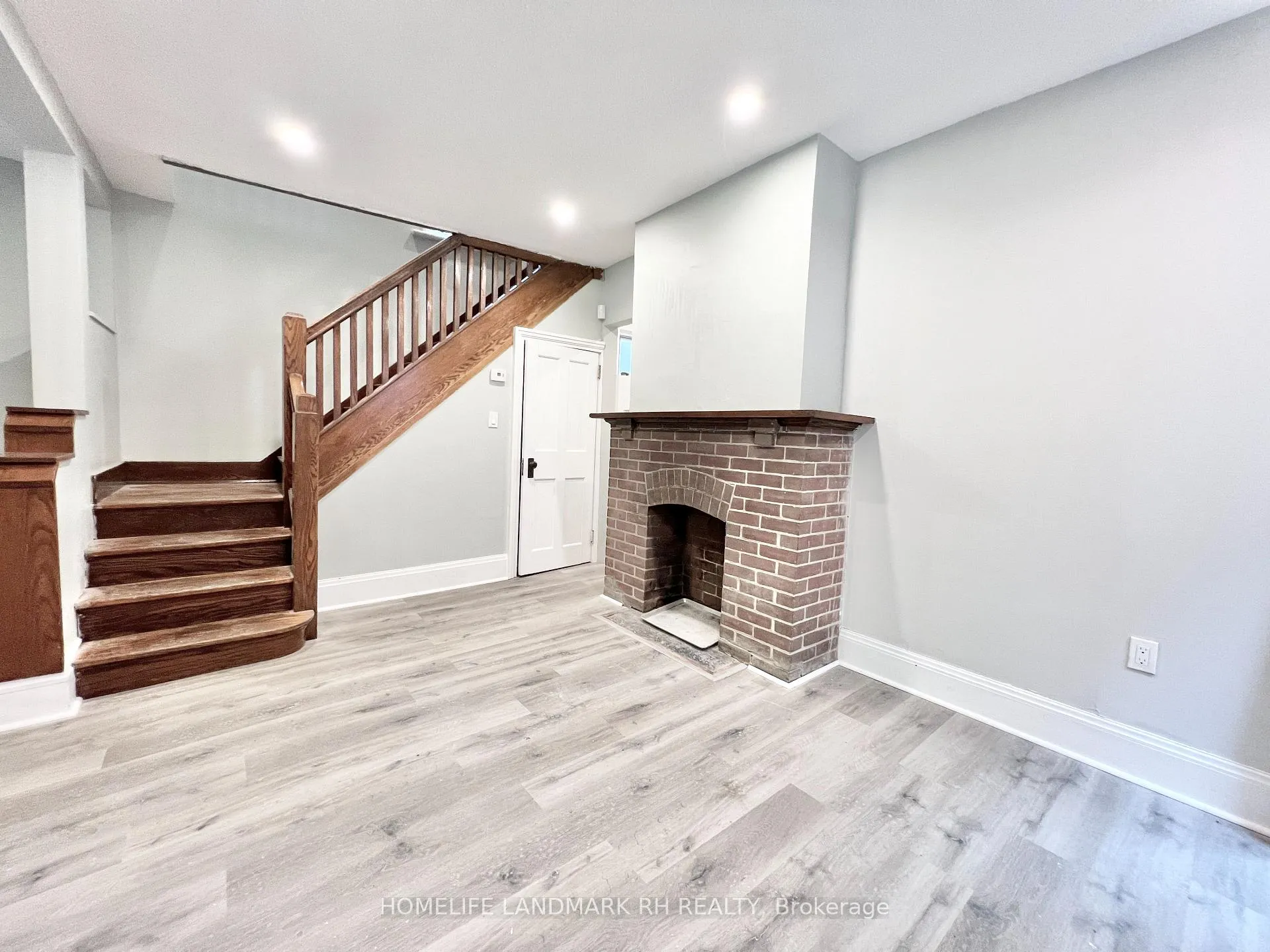 Photo 5 of 89 Waverley Road, Toronto, The Beaches — HOMEH
