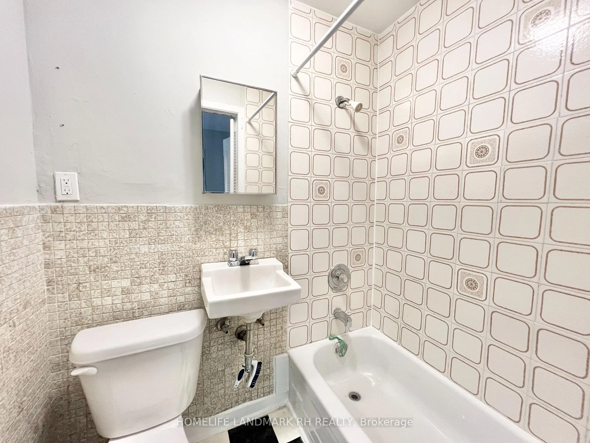 Photo 11 of 89 Waverley Road, Toronto, The Beaches — HOMEH