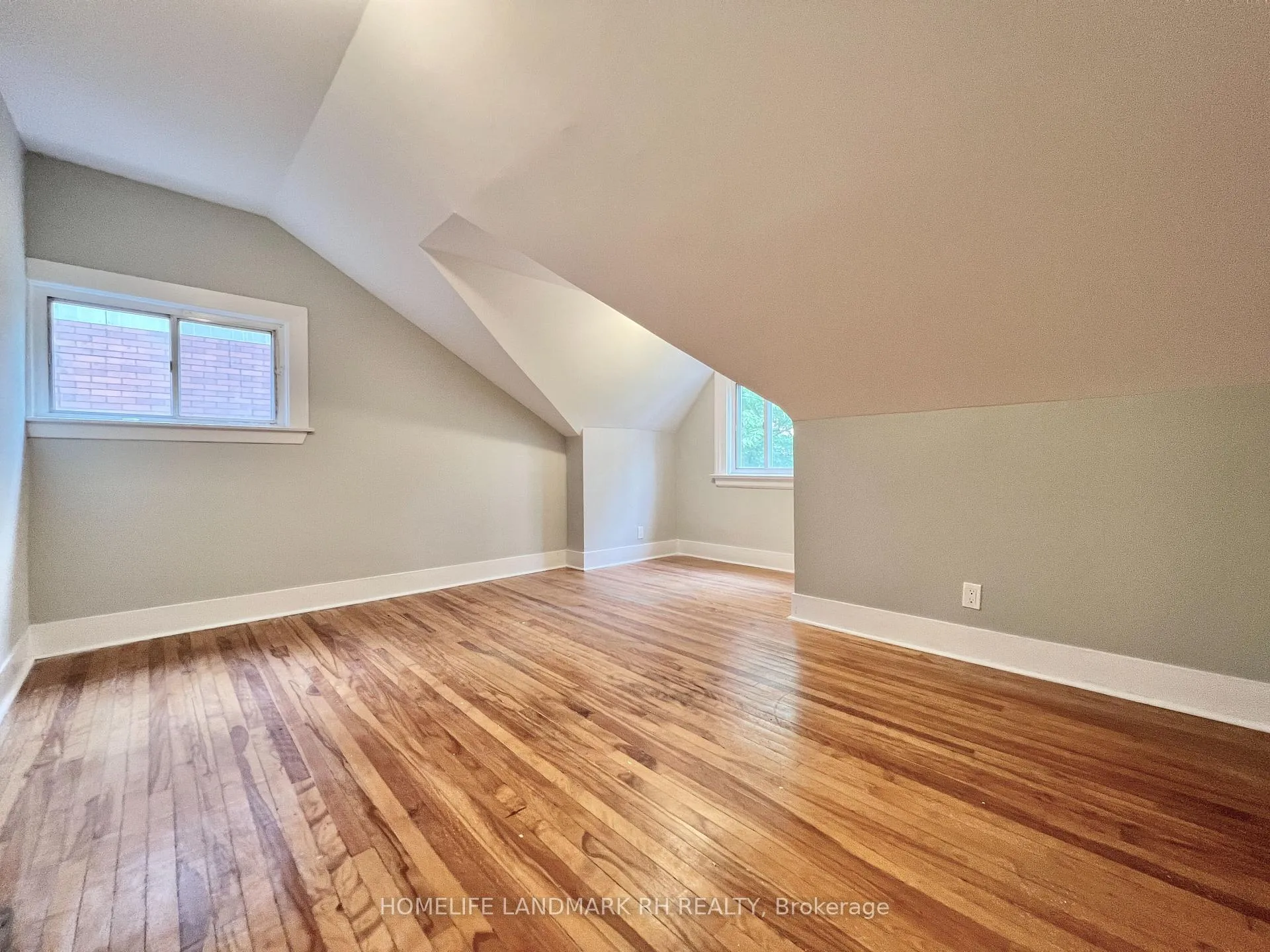 Photo 13 of 89 Waverley Road, Toronto, The Beaches — HOMEH