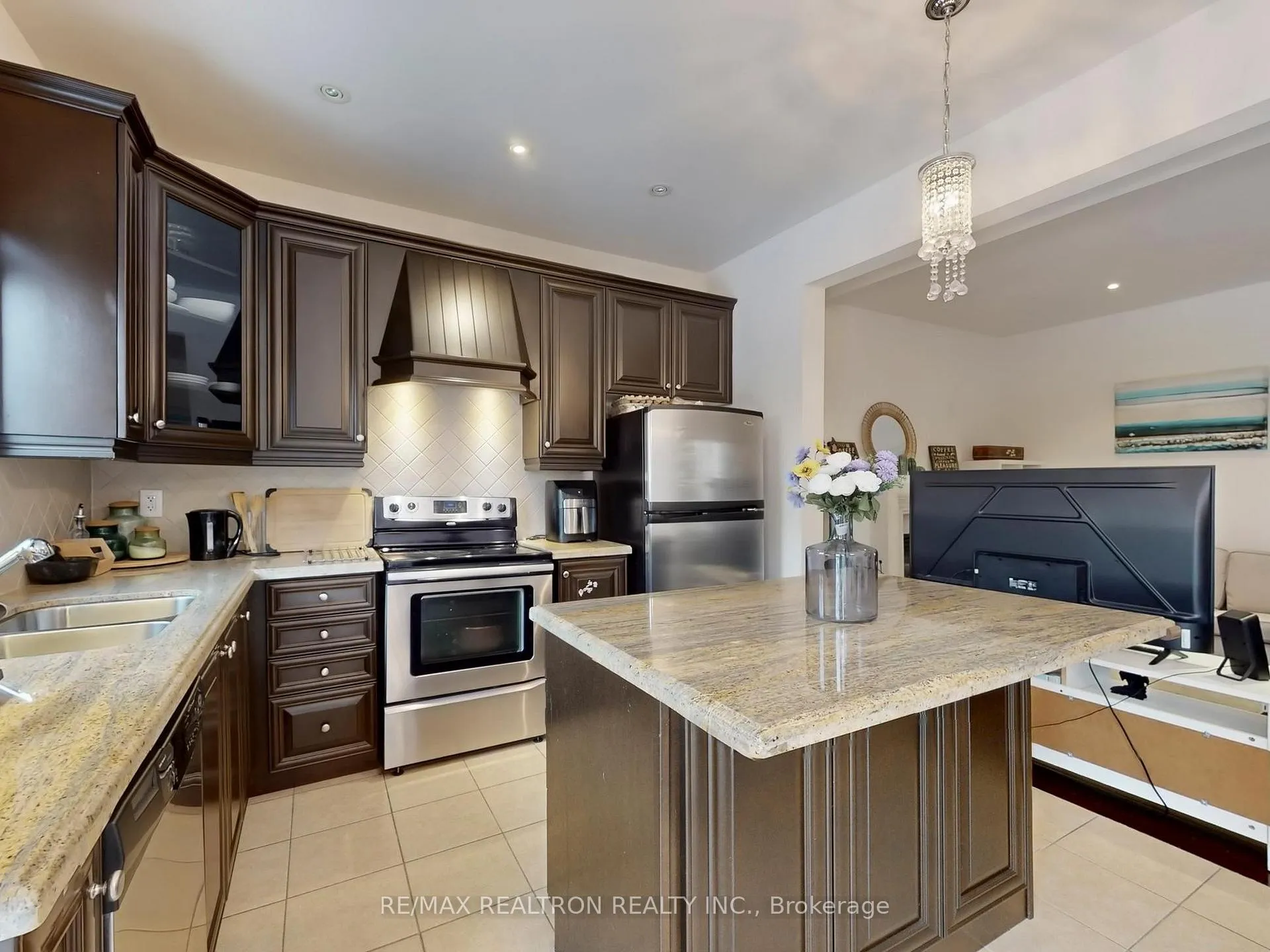 Photo 15 of 107 Boticelli Way, Vaughan, Vellore Village — HOMEH