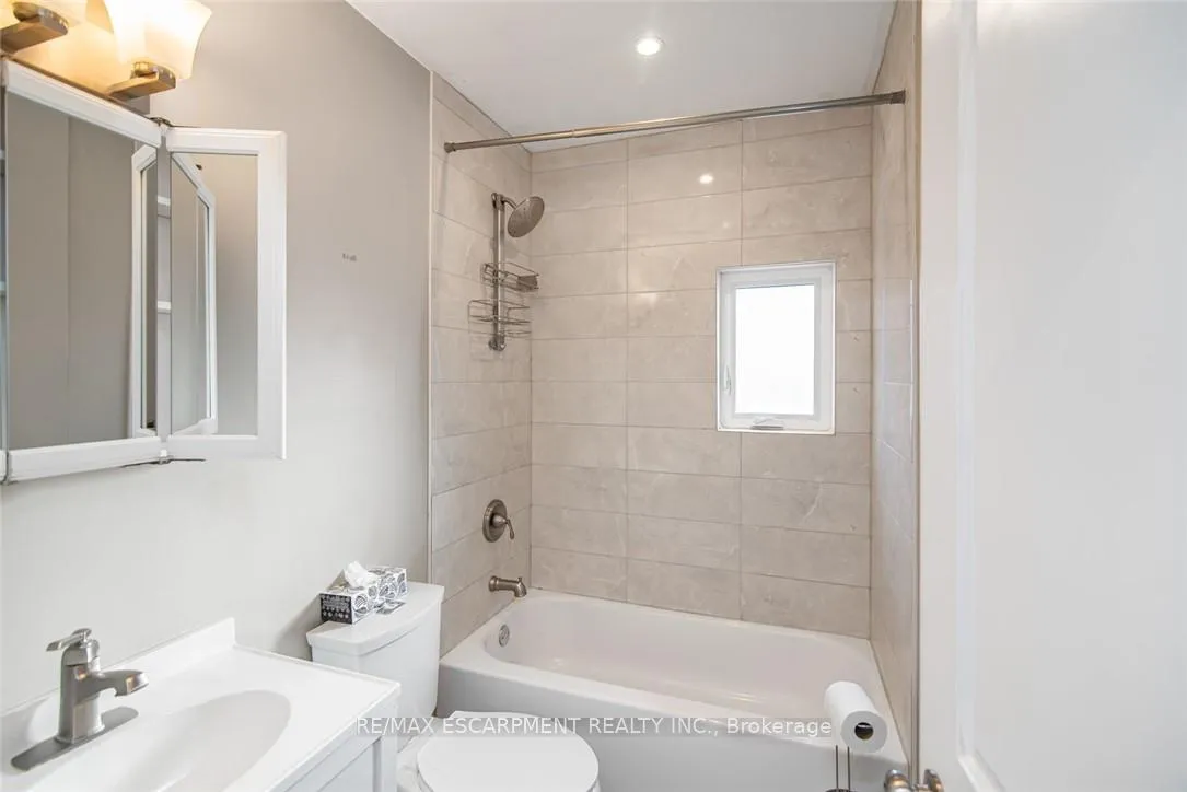 Photo 14 of 319 Hunter Street W, Hamilton, Kirkendall — HOMEH