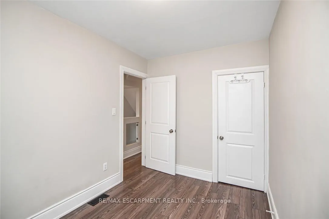 Photo 15 of 319 Hunter Street W, Hamilton, Kirkendall — HOMEH