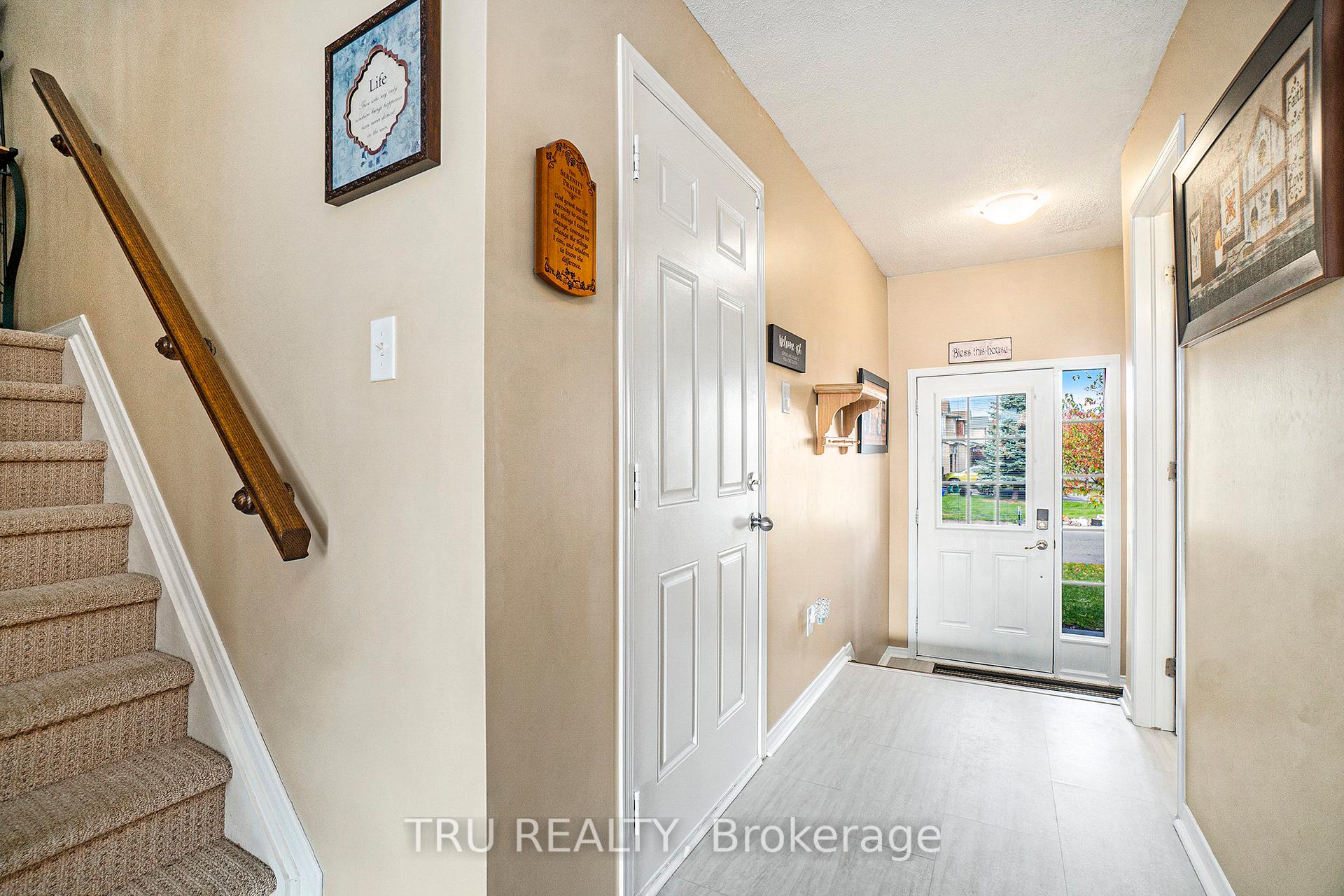 Photo 4 of 214 Arrita Street E, Ottawa, Kanata - Emerald Meadows/Trailwest — HOMEH