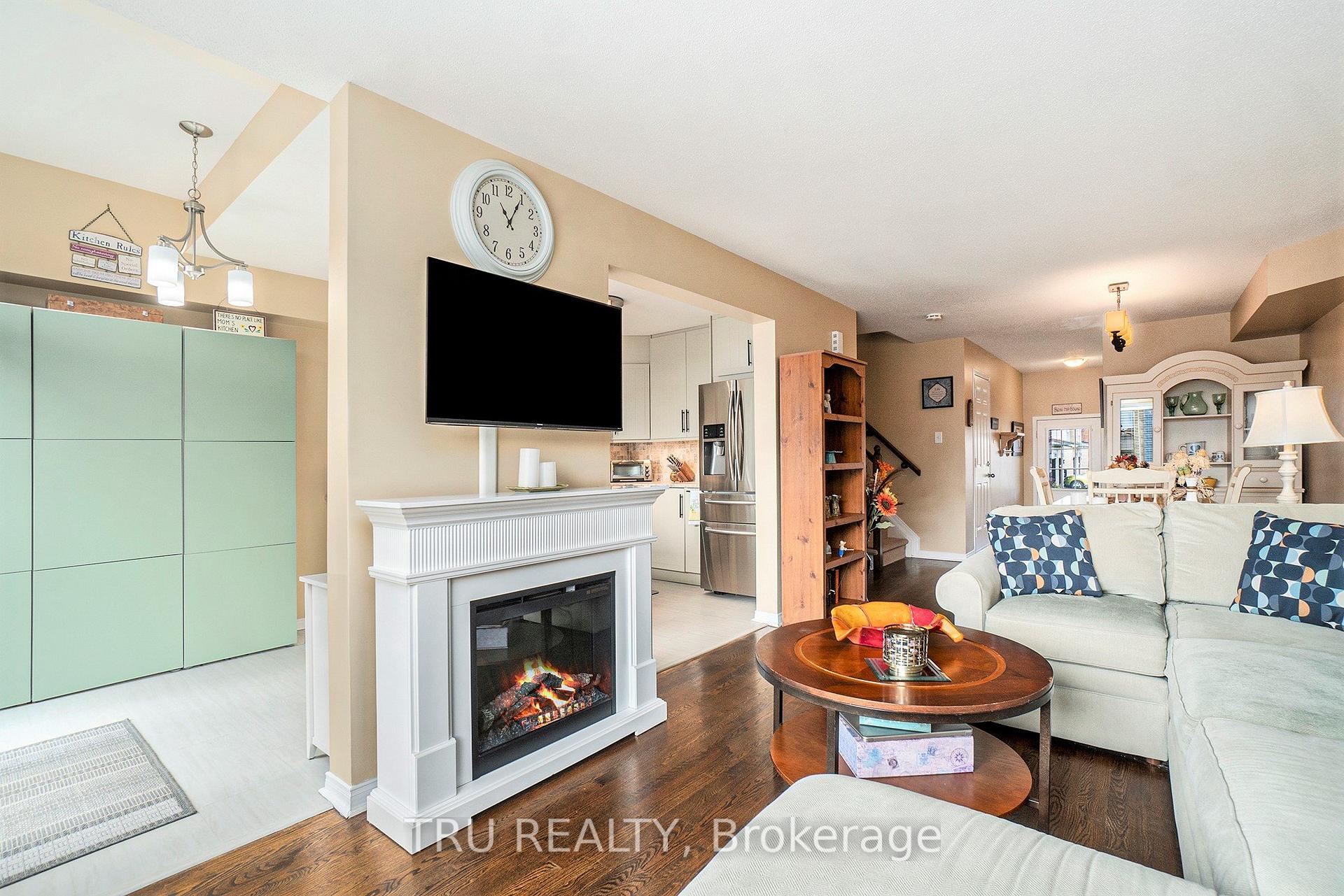 Photo 5 of 214 Arrita Street E, Ottawa, Kanata - Emerald Meadows/Trailwest — HOMEH