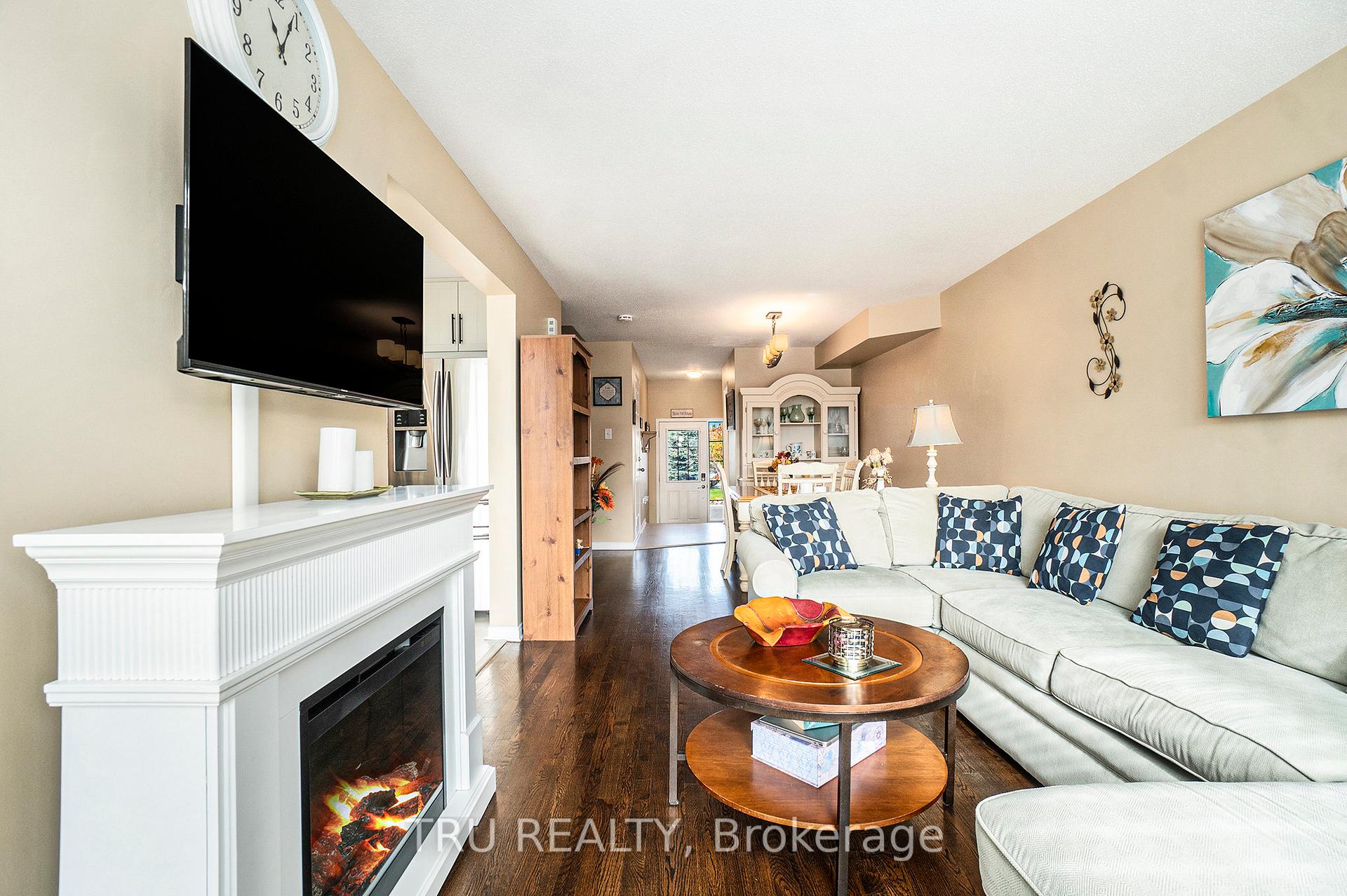 Photo 6 of 214 Arrita Street E, Ottawa, Kanata - Emerald Meadows/Trailwest — HOMEH