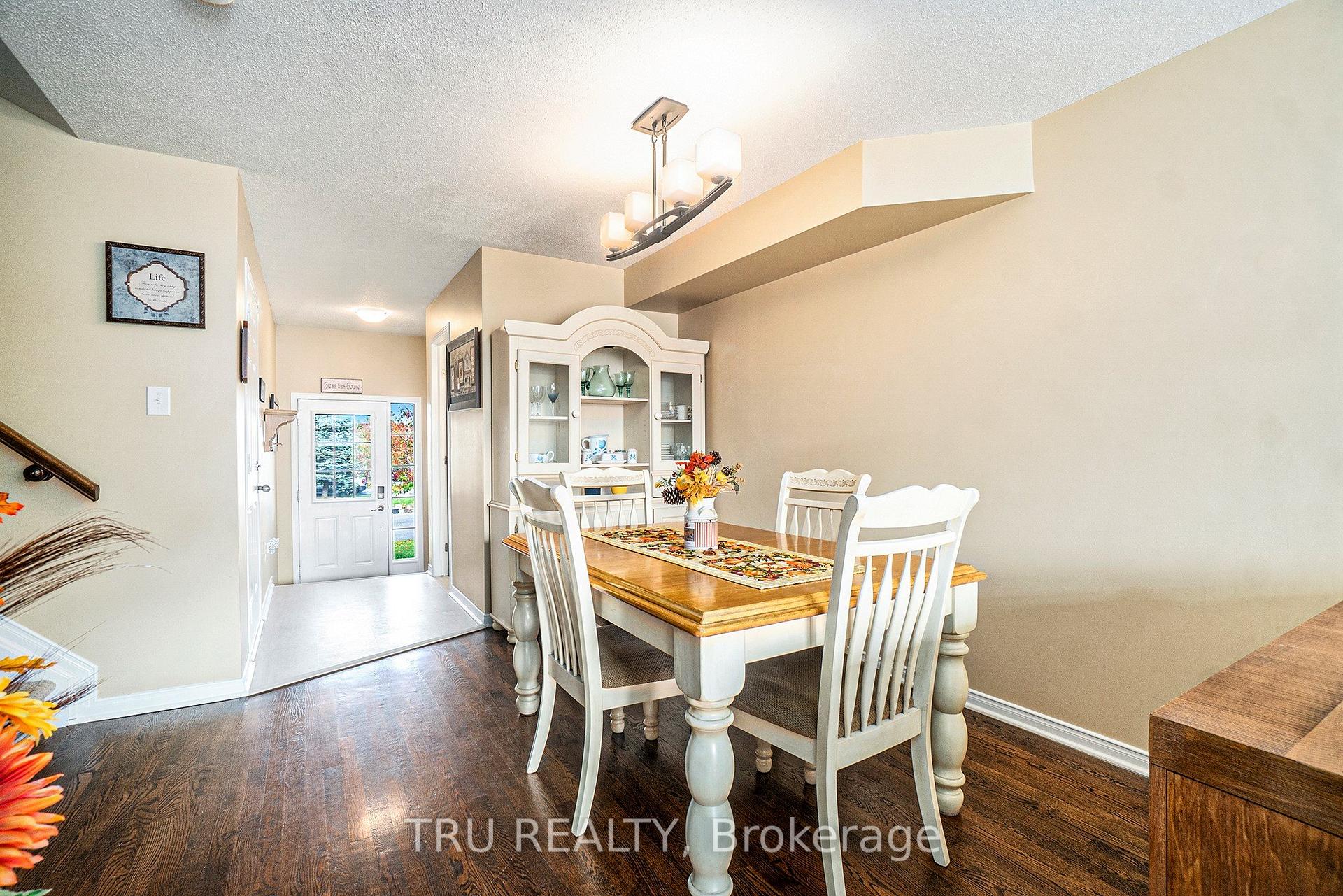 Photo 7 of 214 Arrita Street E, Ottawa, Kanata - Emerald Meadows/Trailwest — HOMEH