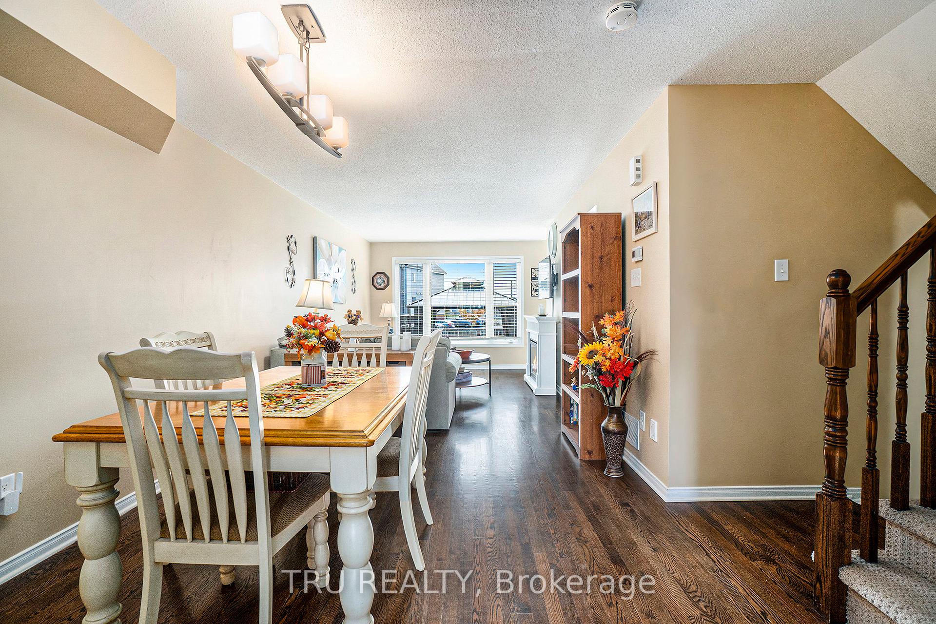 Photo 8 of 214 Arrita Street E, Ottawa, Kanata - Emerald Meadows/Trailwest — HOMEH