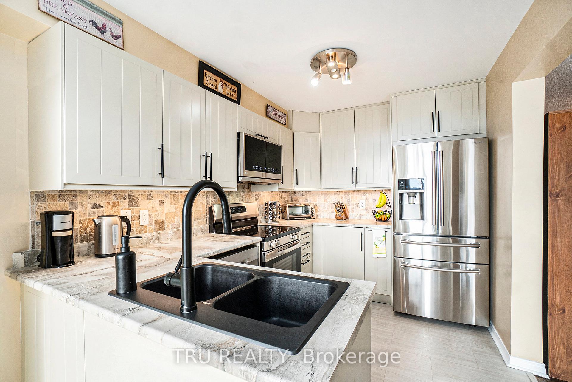 Photo 10 of 214 Arrita Street E, Ottawa, Kanata - Emerald Meadows/Trailwest — HOMEH