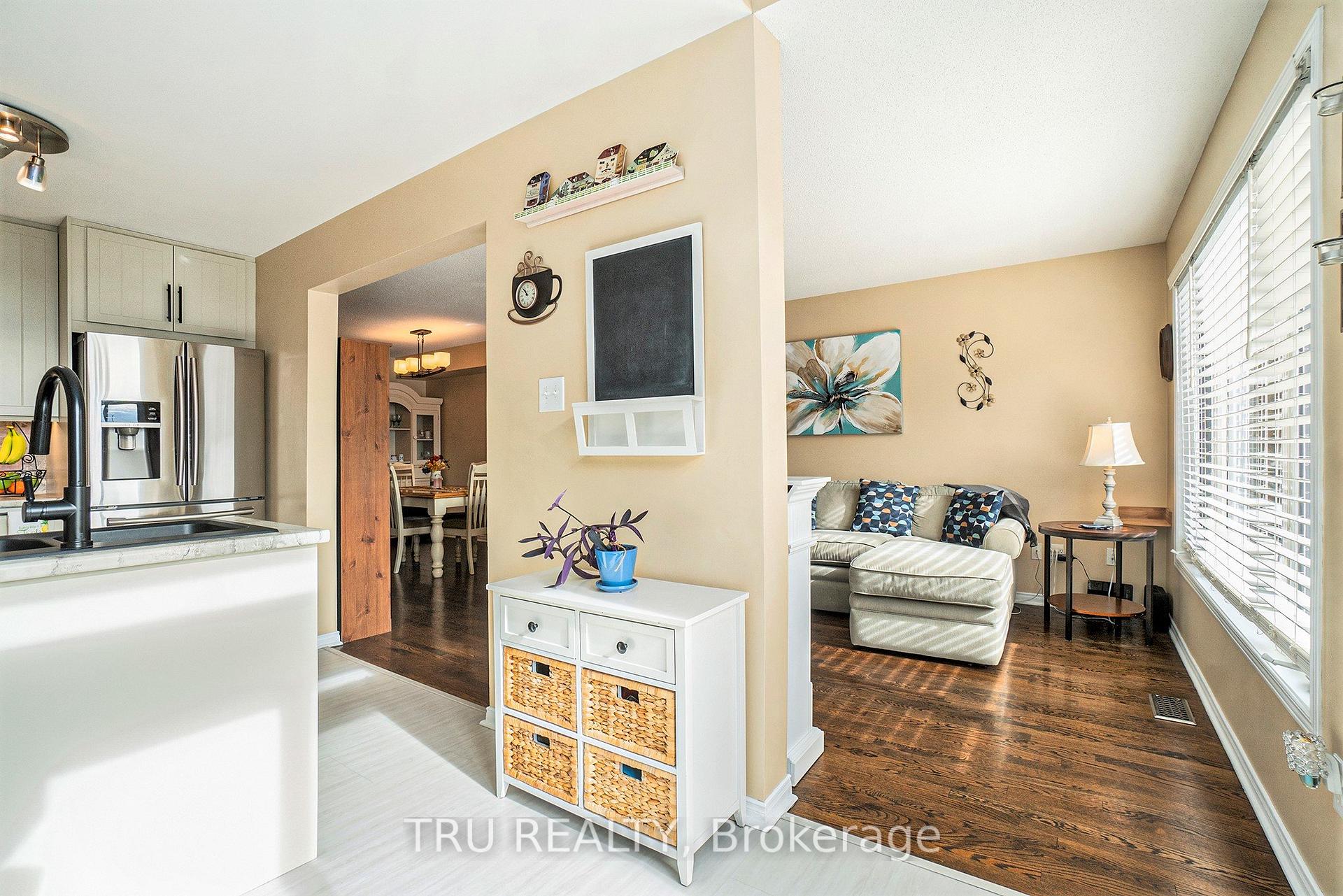 Photo 12 of 214 Arrita Street E, Ottawa, Kanata - Emerald Meadows/Trailwest — HOMEH