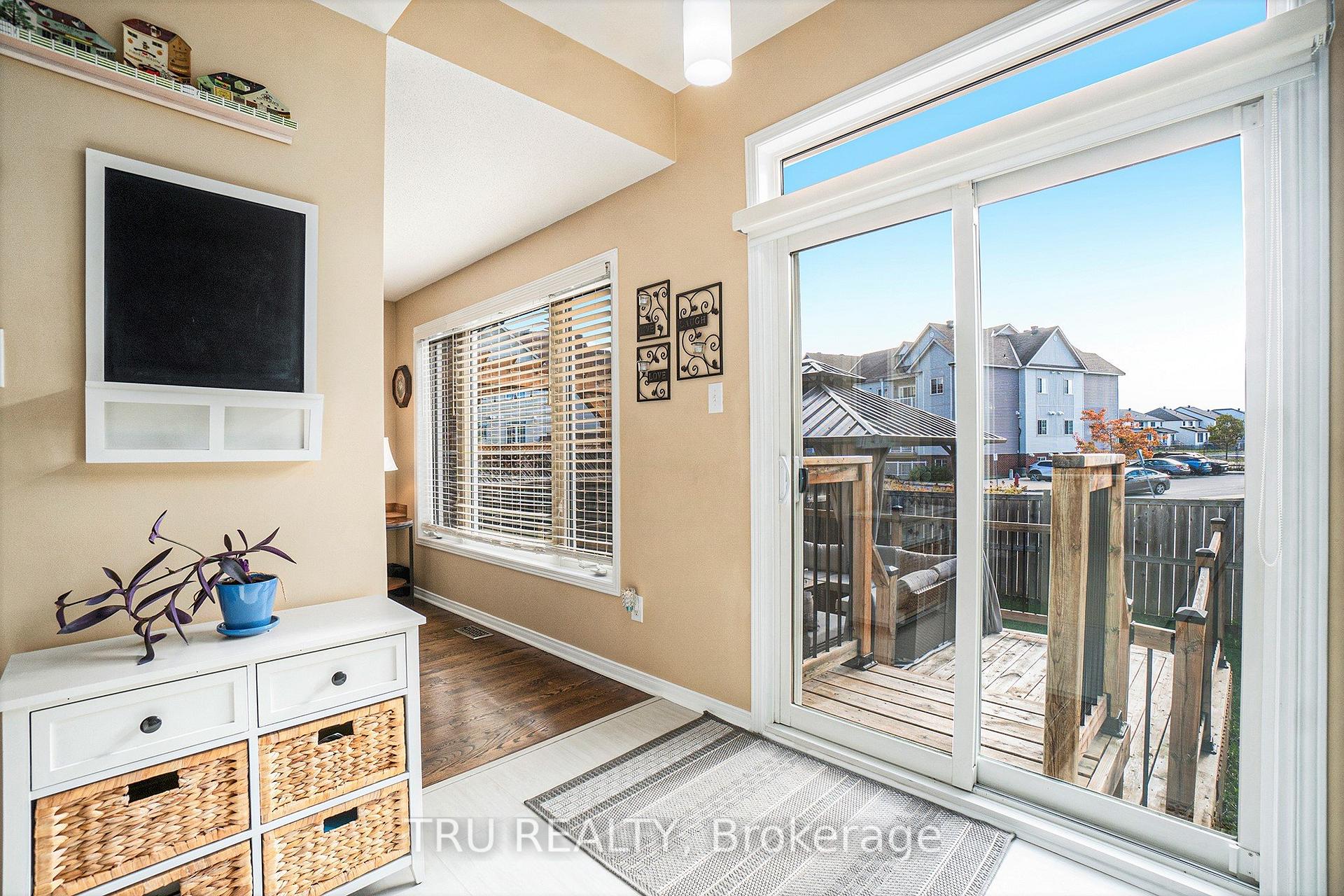 Photo 13 of 214 Arrita Street E, Ottawa, Kanata - Emerald Meadows/Trailwest — HOMEH