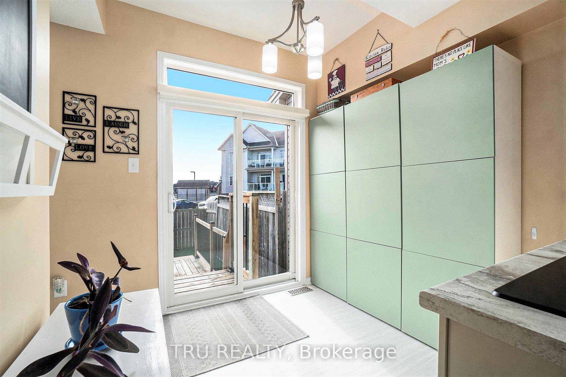 Photo 14 of 214 Arrita Street E, Ottawa, Kanata - Emerald Meadows/Trailwest — HOMEH