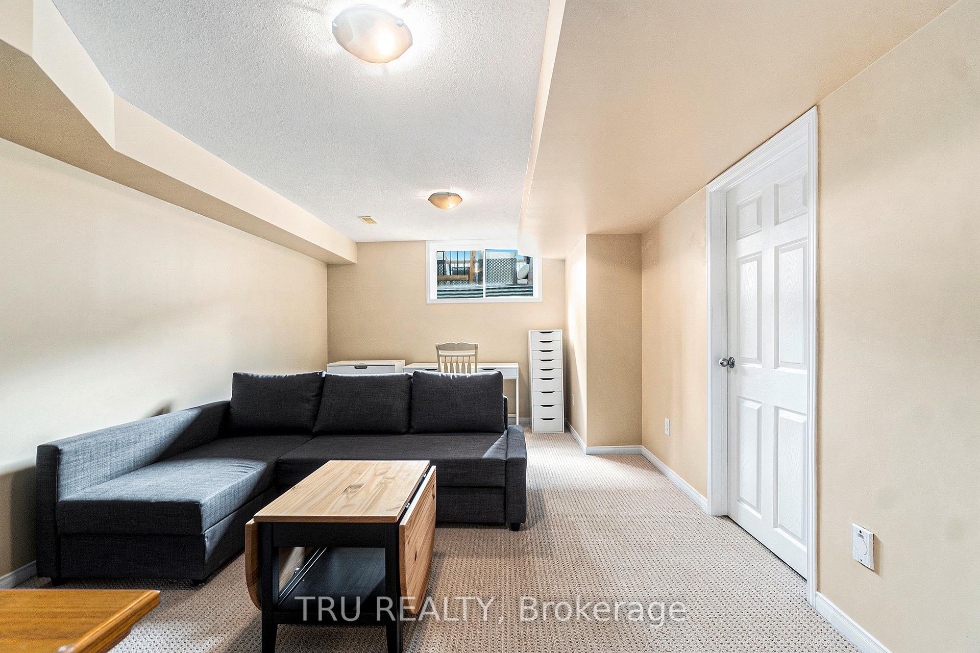 Photo 23 of 214 Arrita Street E, Ottawa, Kanata - Emerald Meadows/Trailwest — HOMEH