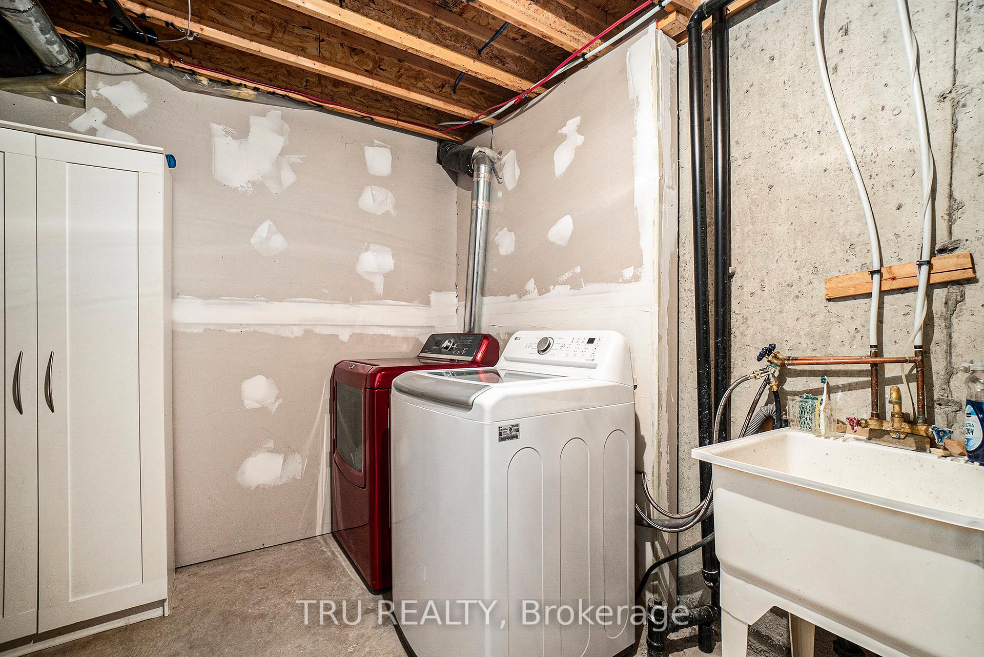 Photo 25 of 214 Arrita Street E, Ottawa, Kanata - Emerald Meadows/Trailwest — HOMEH