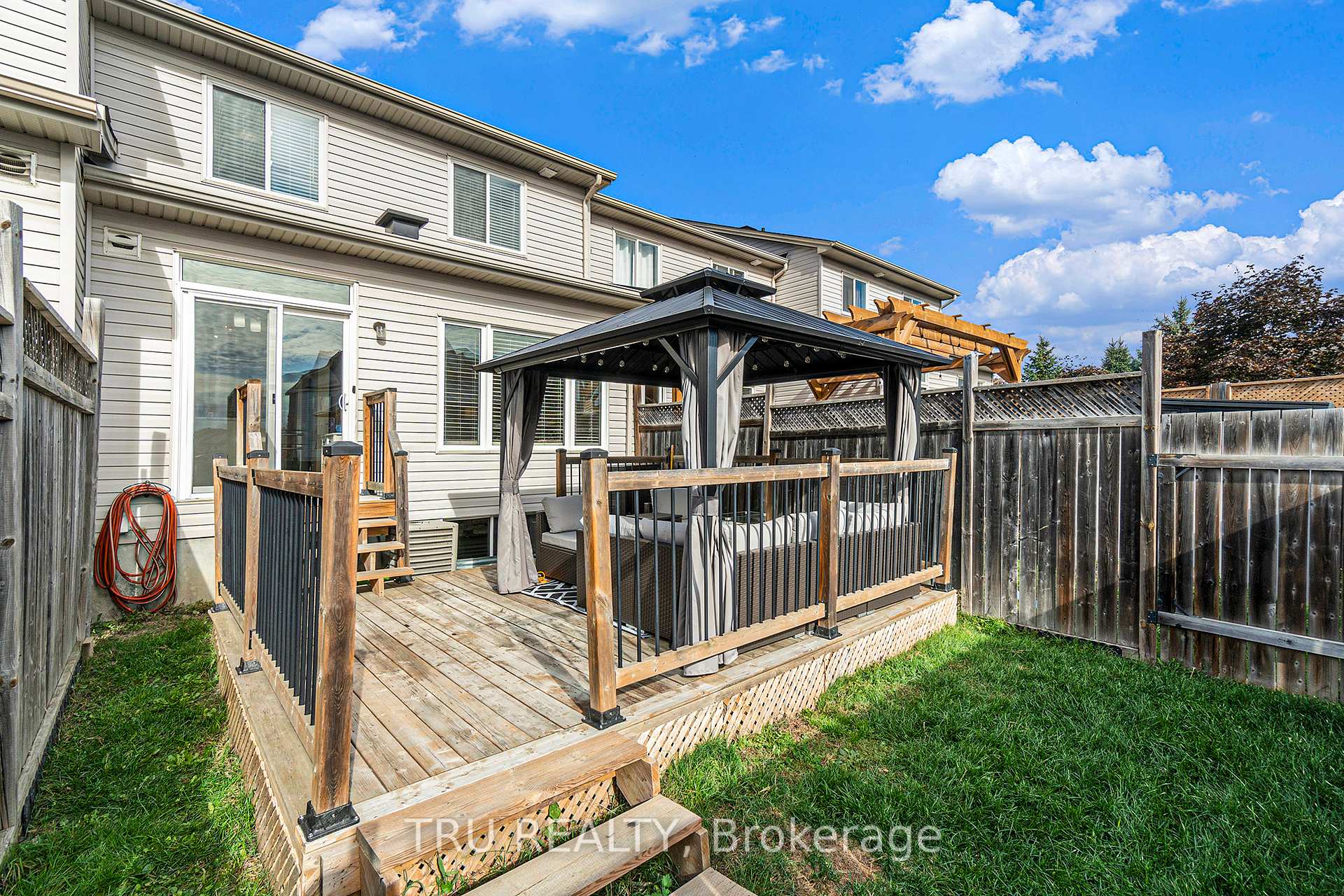 Photo 26 of 214 Arrita Street E, Ottawa, Kanata - Emerald Meadows/Trailwest — HOMEH