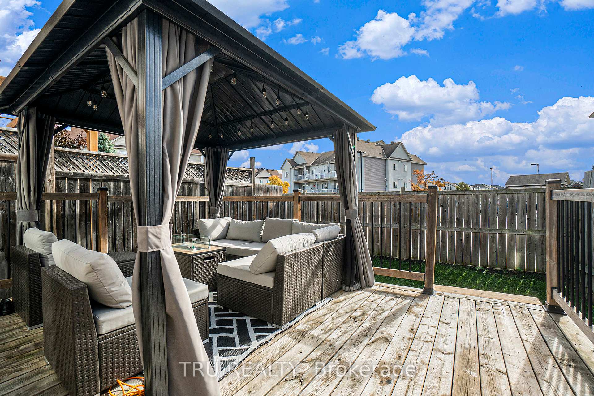 Photo 27 of 214 Arrita Street E, Ottawa, Kanata - Emerald Meadows/Trailwest — HOMEH