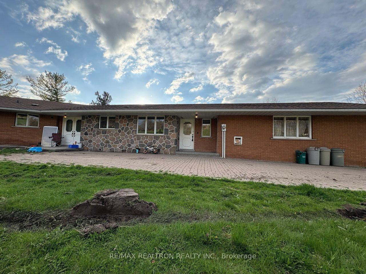 Front of Unit Lower level, 17450 Weston Road