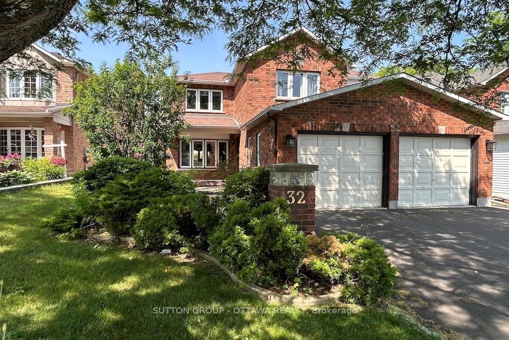 Front of 32 Cellini Court W
