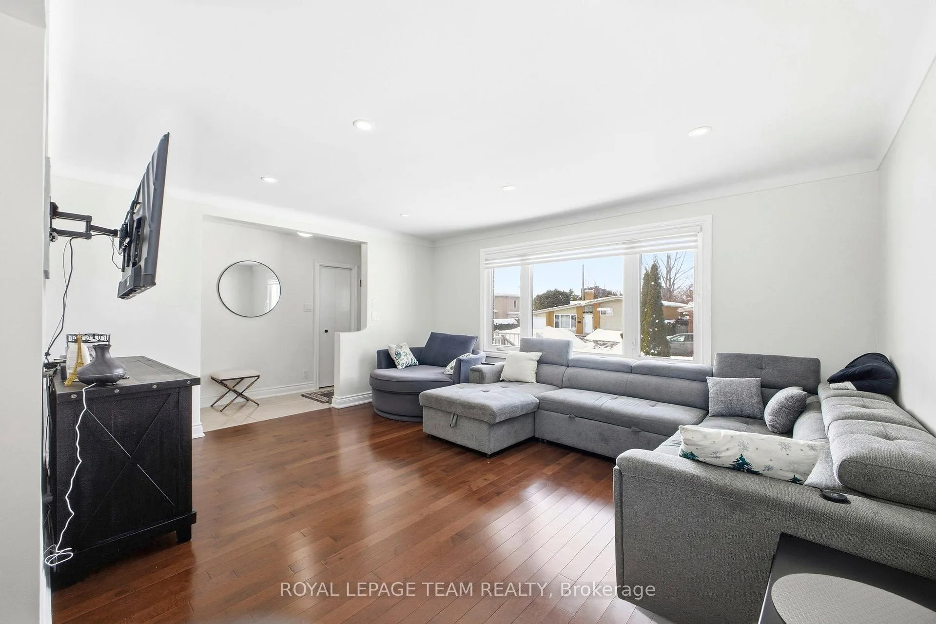 Photo 5 of 2171 Martha Avenue, Ottawa, Hawthorne Meadows — HOMEH