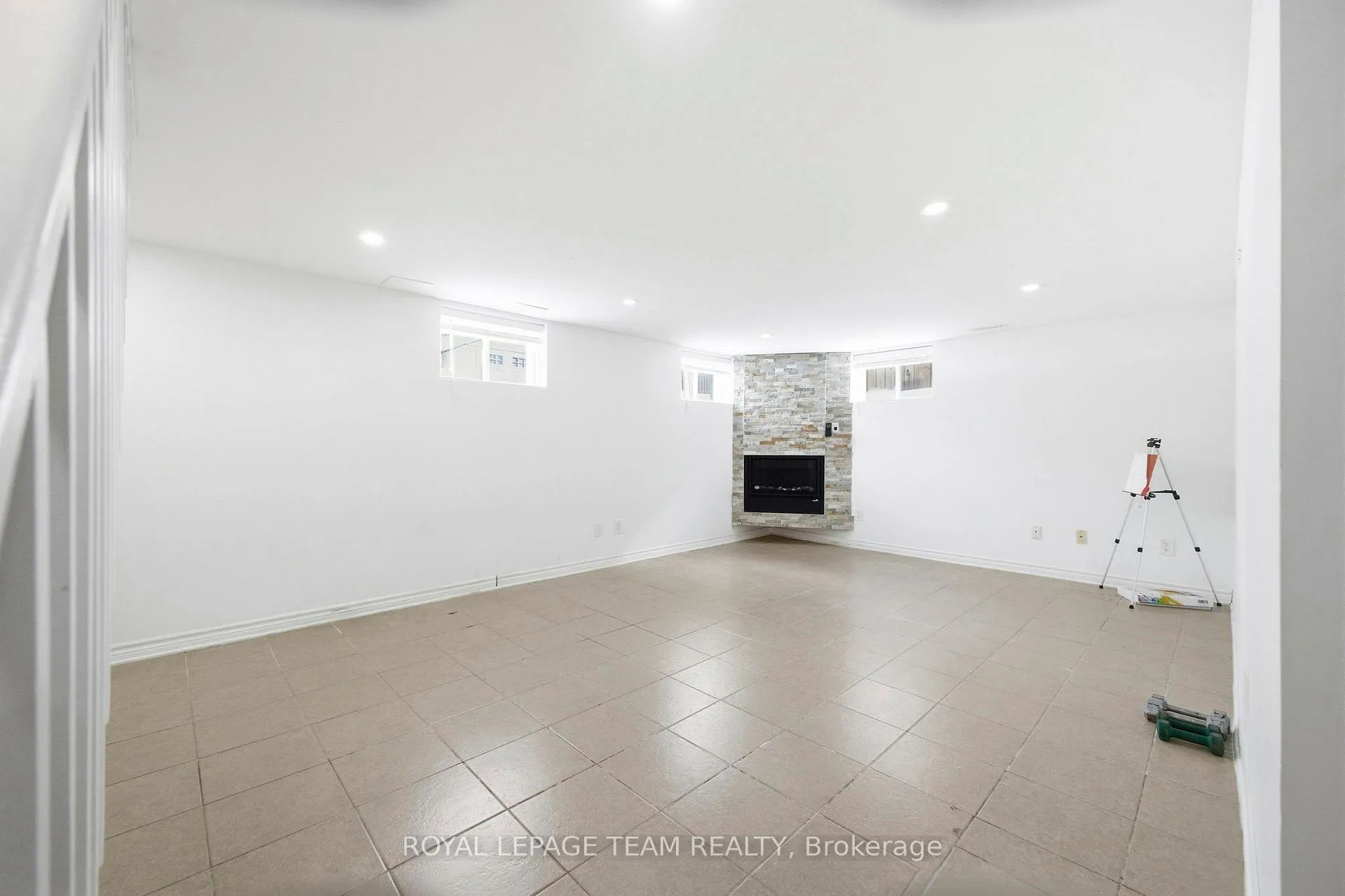 Photo 26 of 2171 Martha Avenue, Ottawa, Hawthorne Meadows — HOMEH