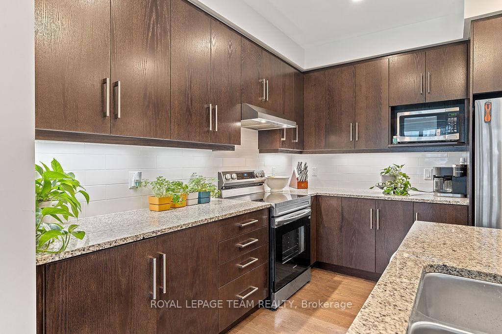 Photo 10 of 70 Michael Stoqua Street, Ottawa, CFB Rockcliffe and Area — HOMEH