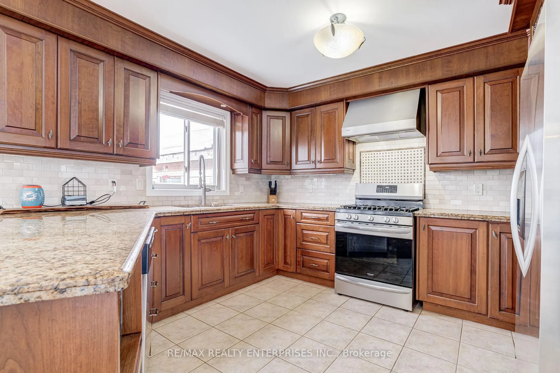Photo 18 of 177 Southbrook Drive, Hamilton, Binbrook — HOMEH