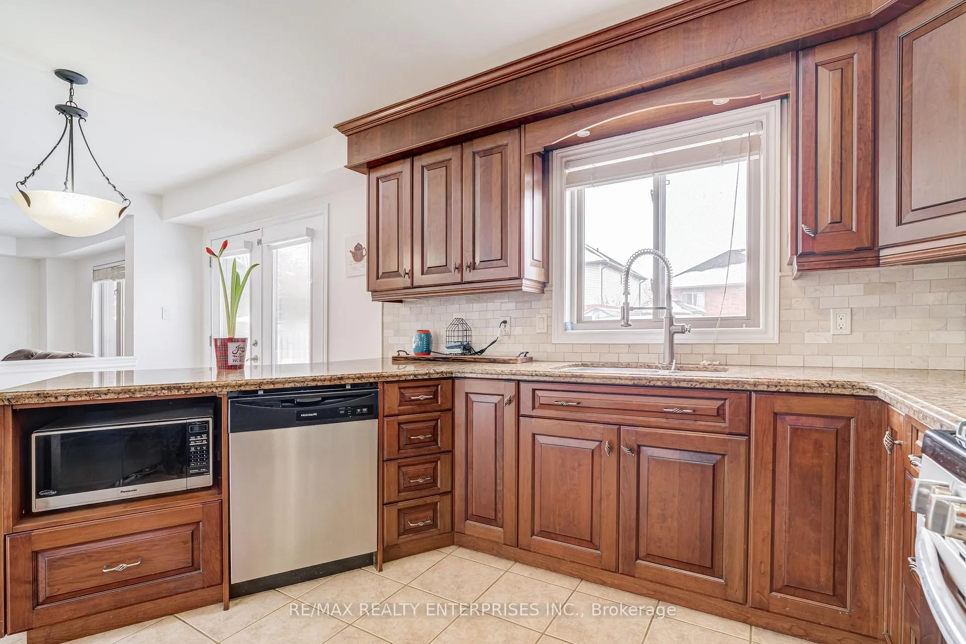 Photo 19 of 177 Southbrook Drive, Hamilton, Binbrook — HOMEH