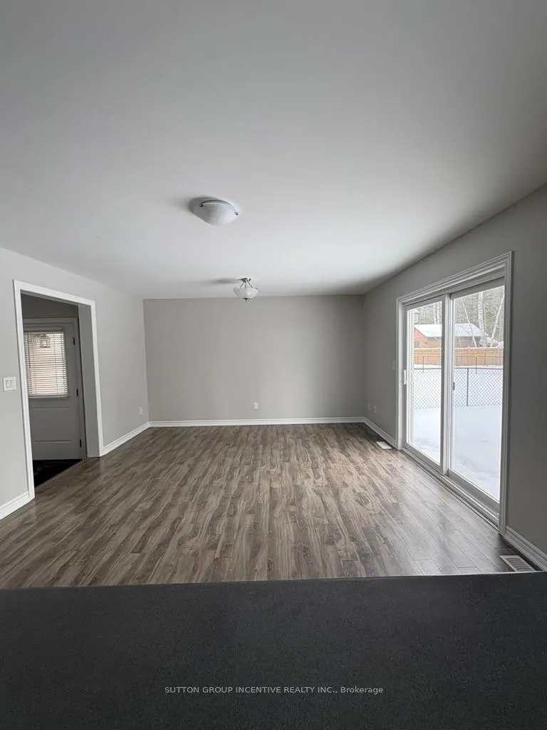 Photo 2 of Unit B, 1803 River Road, Wasaga Beach — HOMEH