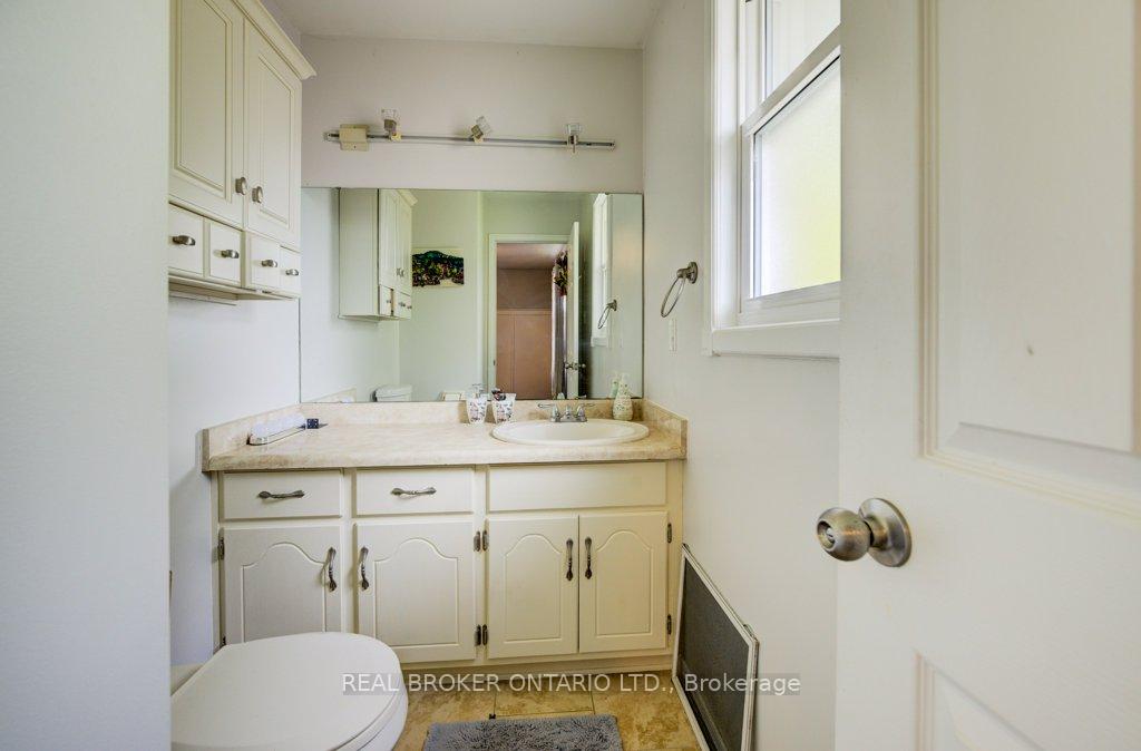 Photo 2 of 7 Folkstone Crescent, Kitchener — HOMEH