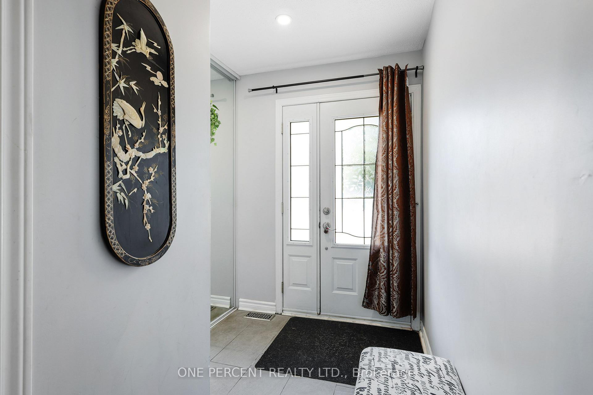 Photo 3 of 906 Cahill Drive W, Ottawa, Hunt Club — HOMEH