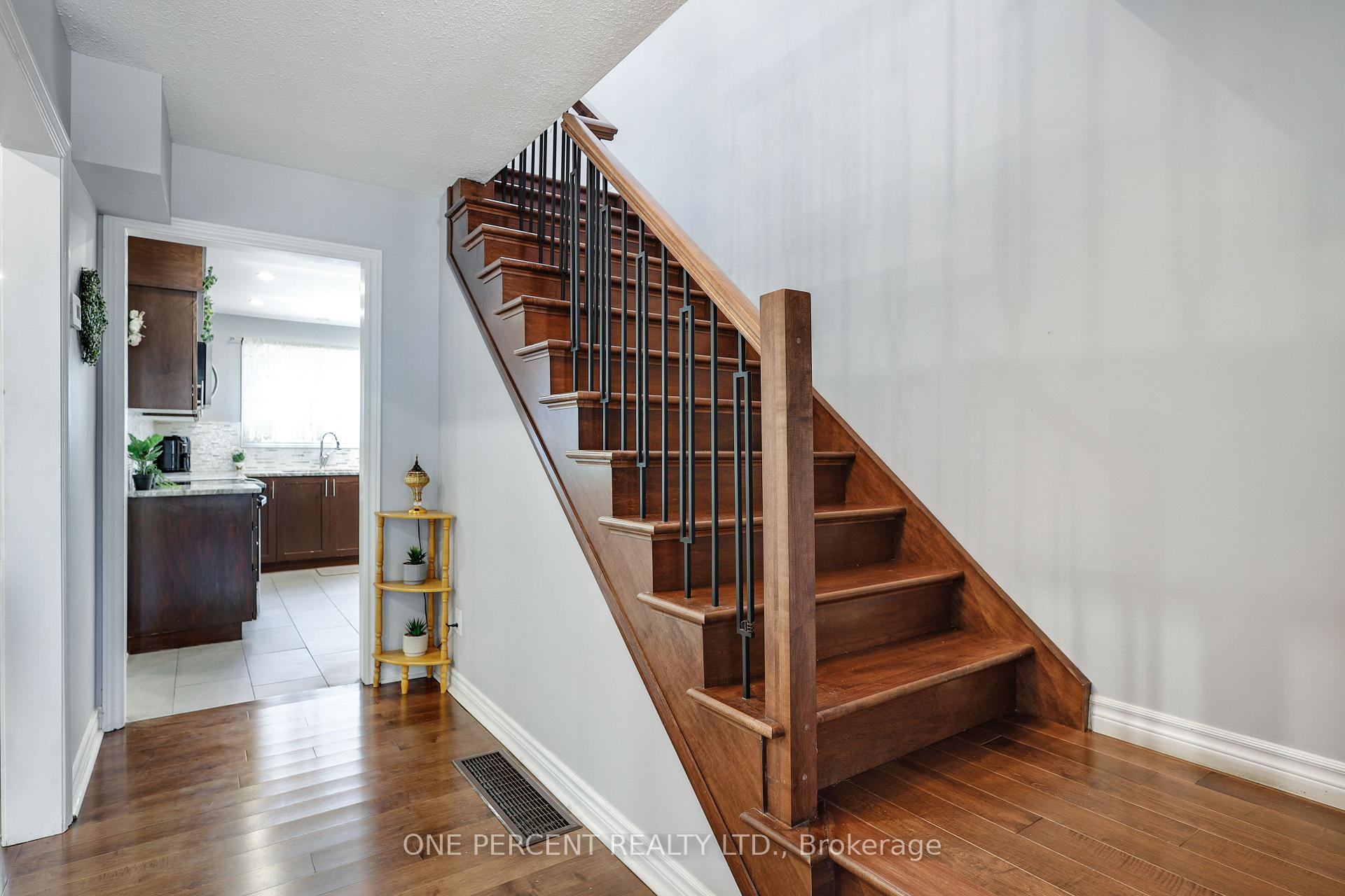 Photo 6 of 906 Cahill Drive W, Ottawa, Hunt Club — HOMEH