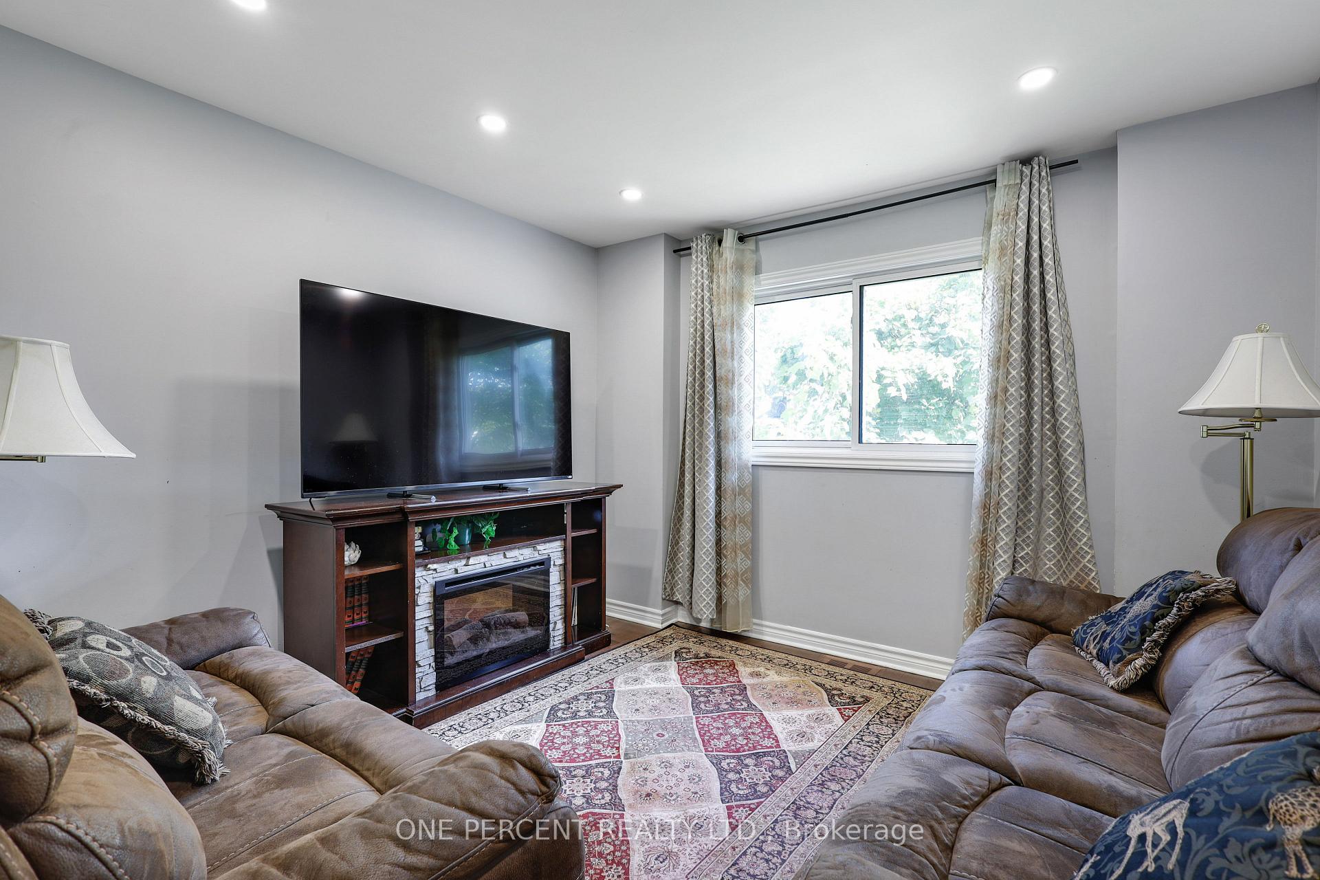 Photo 11 of 906 Cahill Drive W, Ottawa, Hunt Club — HOMEH