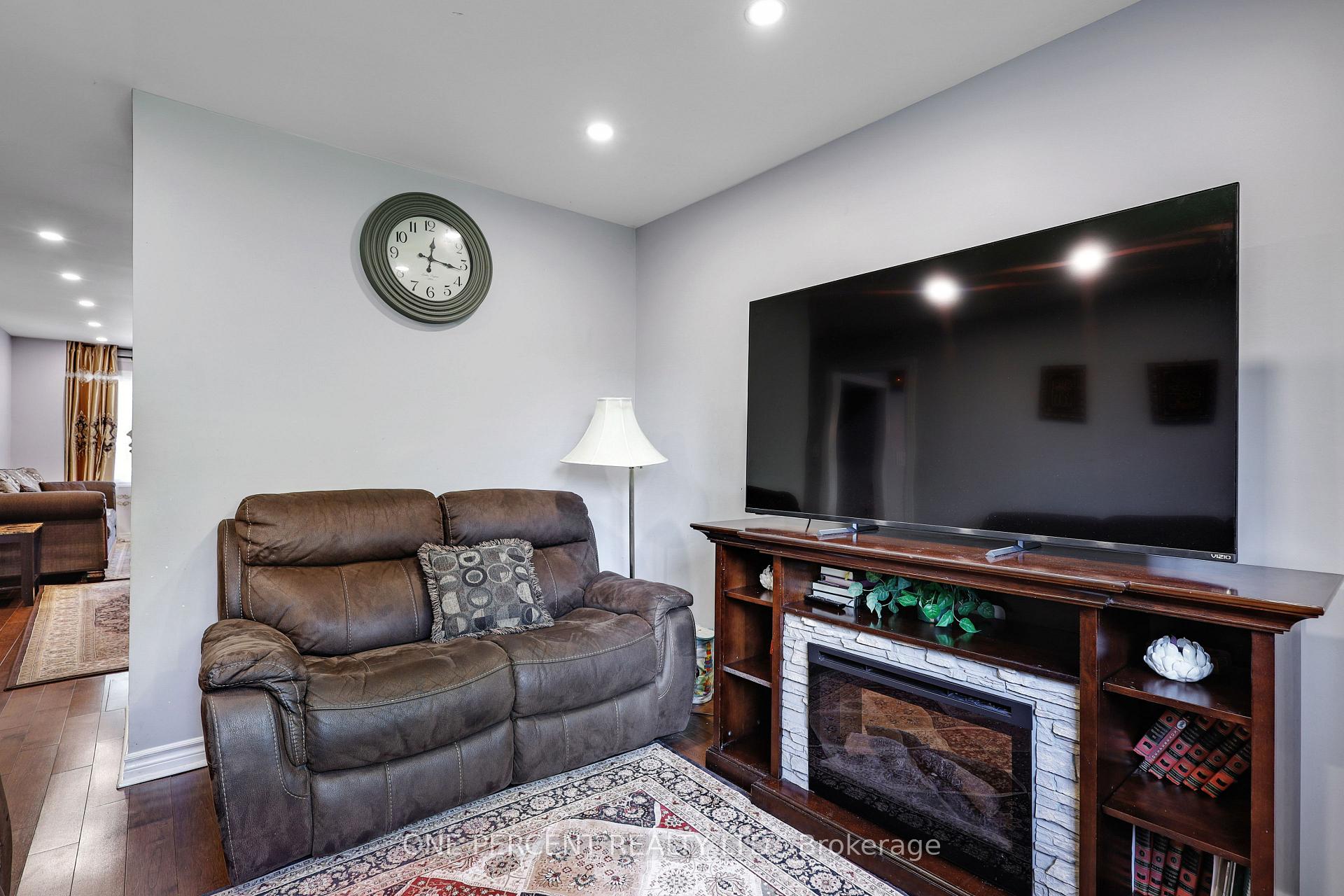 Photo 12 of 906 Cahill Drive W, Ottawa, Hunt Club — HOMEH