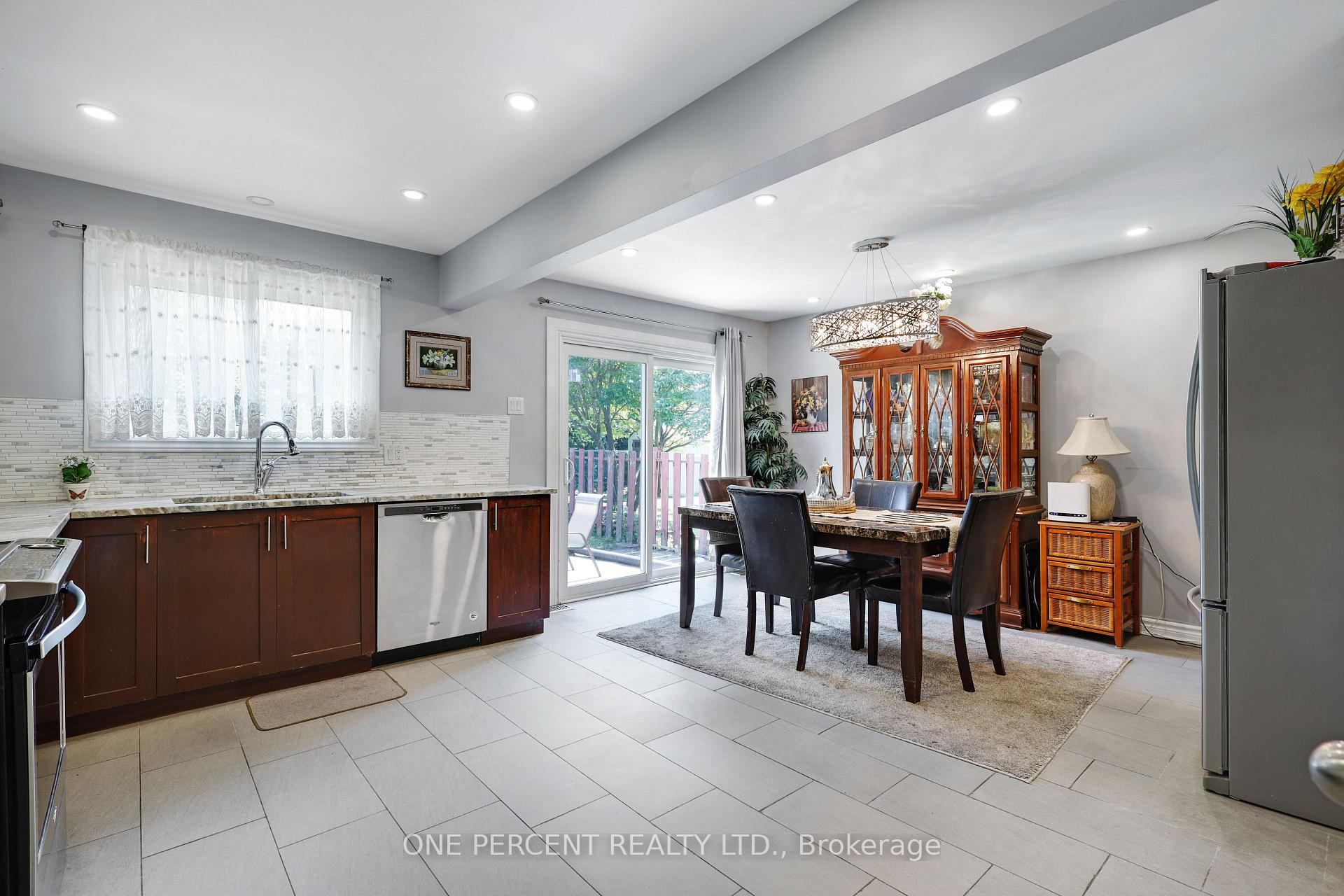 Photo 13 of 906 Cahill Drive W, Ottawa, Hunt Club — HOMEH
