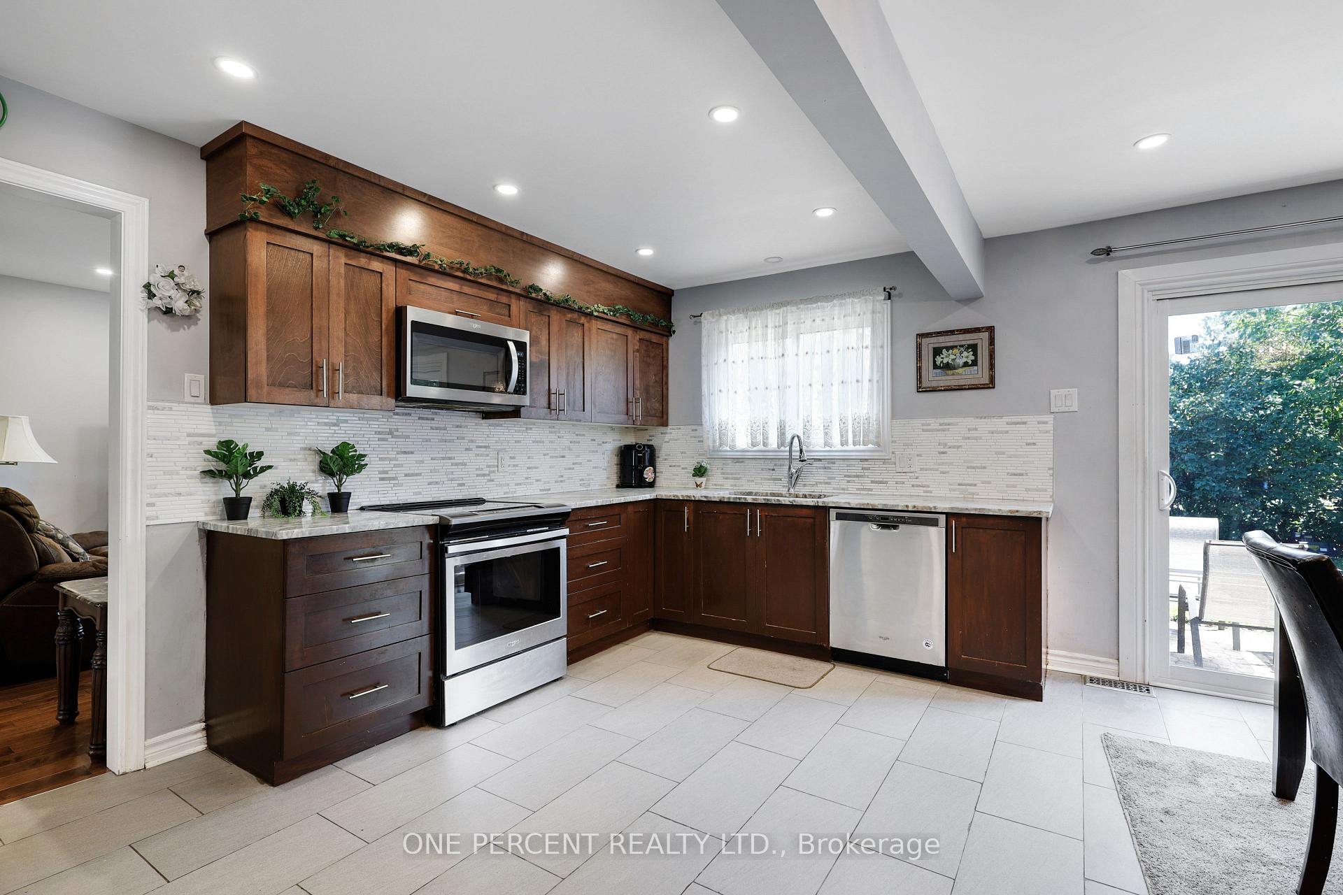 Photo 14 of 906 Cahill Drive W, Ottawa, Hunt Club — HOMEH