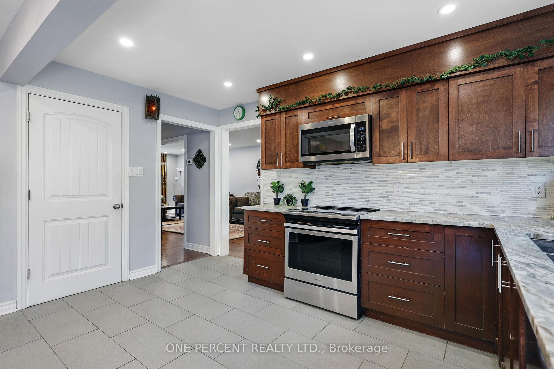 Photo 17 of 906 Cahill Drive W, Ottawa, Hunt Club — HOMEH