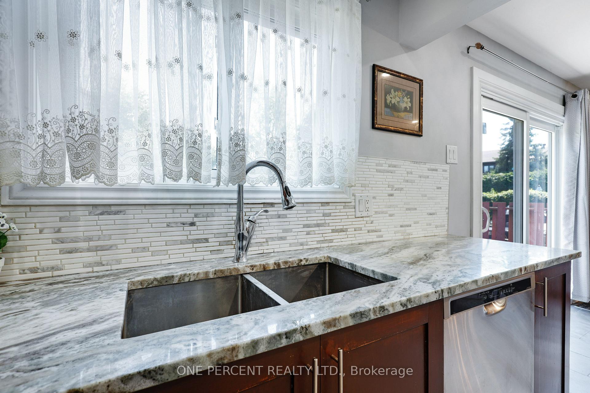 Photo 18 of 906 Cahill Drive W, Ottawa, Hunt Club — HOMEH