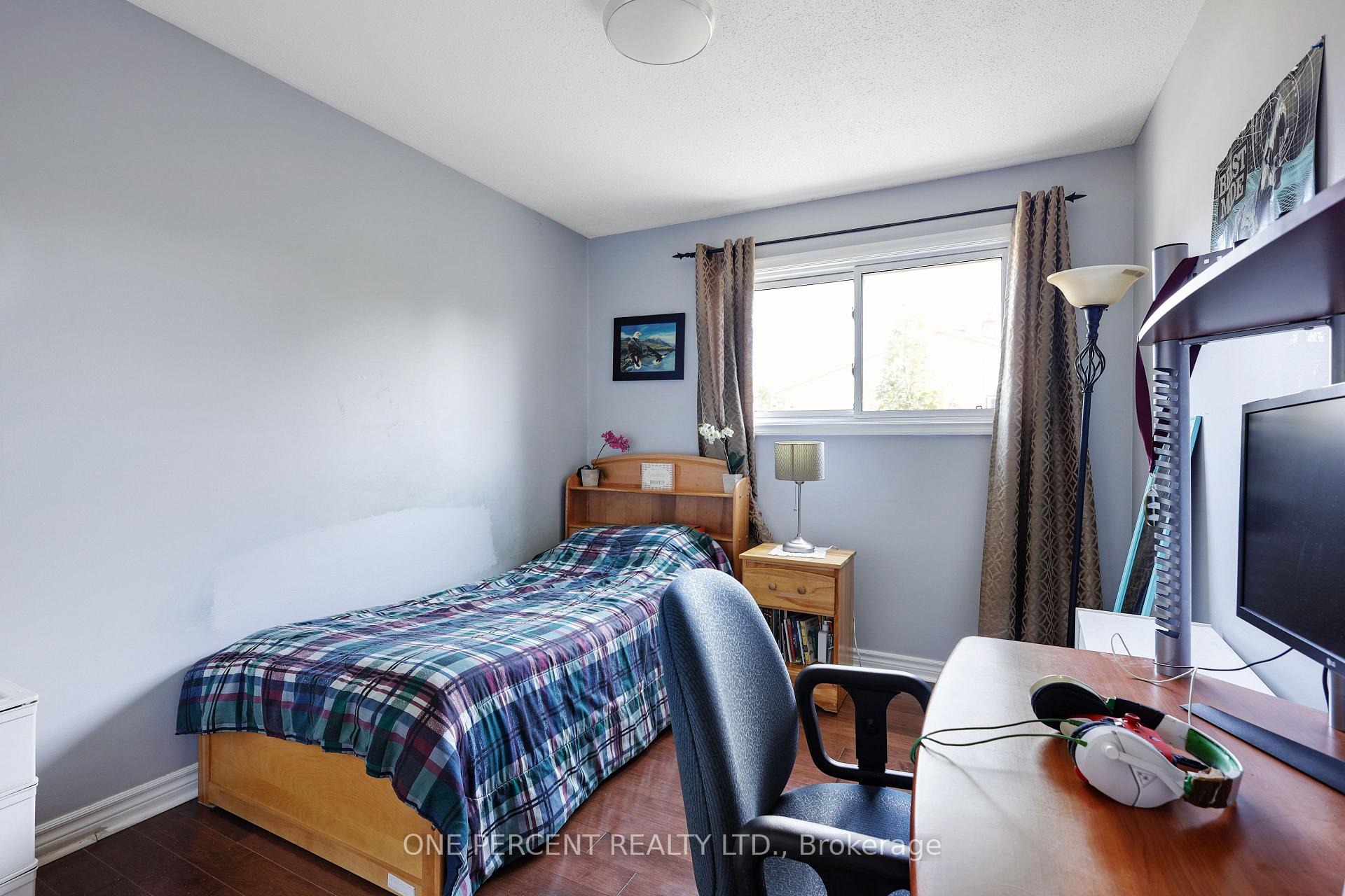 Photo 23 of 906 Cahill Drive W, Ottawa, Hunt Club — HOMEH