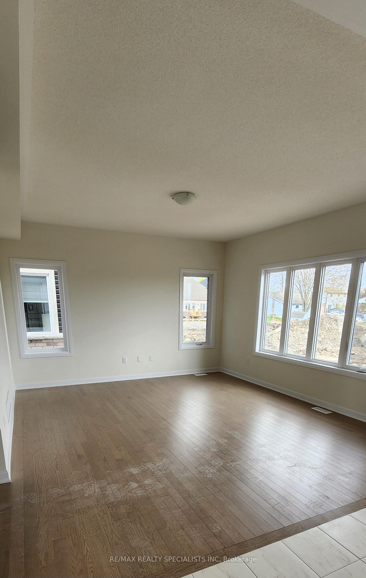 Photo 2 of 114 Windermere Boulevard, Loyalist, Bath — HOMEH