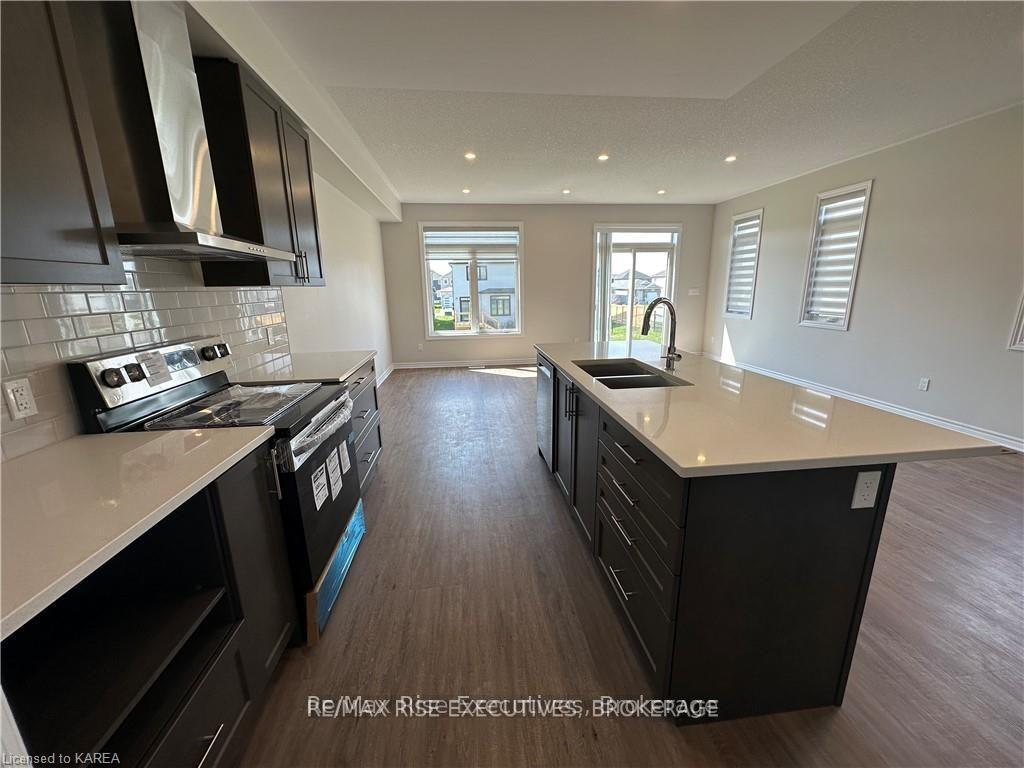 Photo 2 of 1375 Woodfield Crescent, Kingston, City Northwest — HOMEH