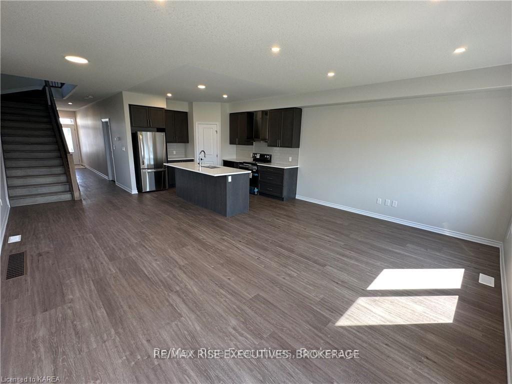 Photo 3 of 1375 Woodfield Crescent, Kingston, City Northwest — HOMEH