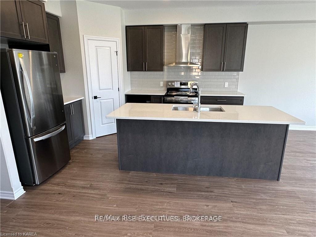 Photo 4 of 1375 Woodfield Crescent, Kingston, City Northwest — HOMEH
