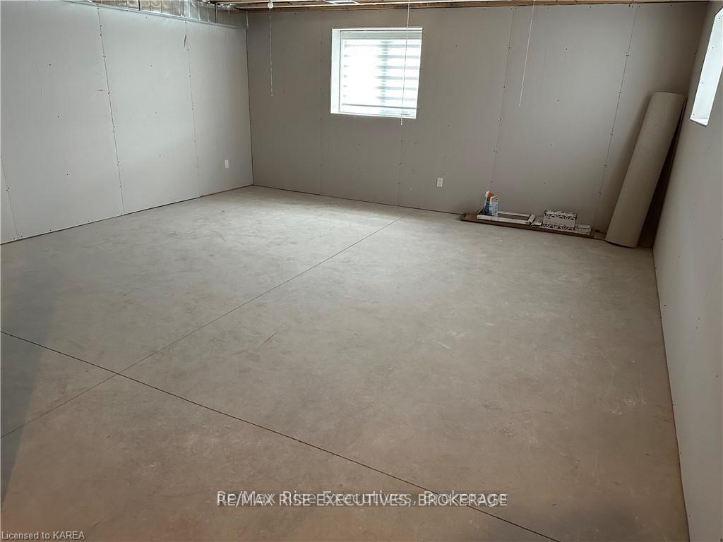 Photo 9 of 1375 Woodfield Crescent, Kingston, City Northwest — HOMEH