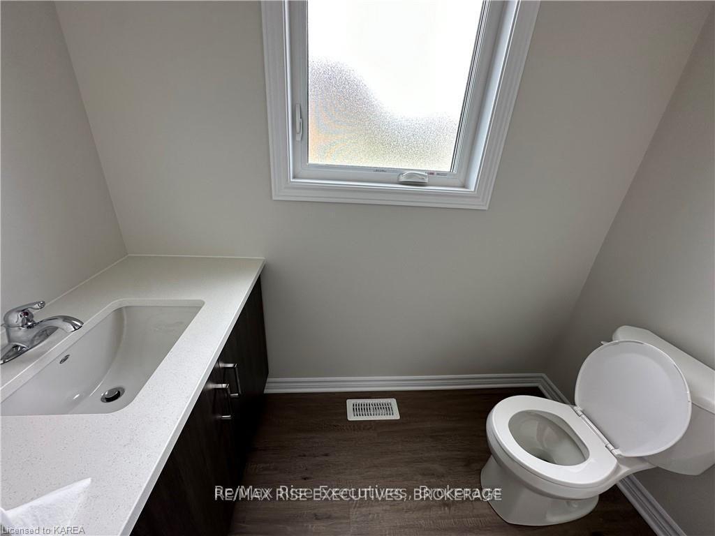Photo 12 of 1375 Woodfield Crescent, Kingston, City Northwest — HOMEH