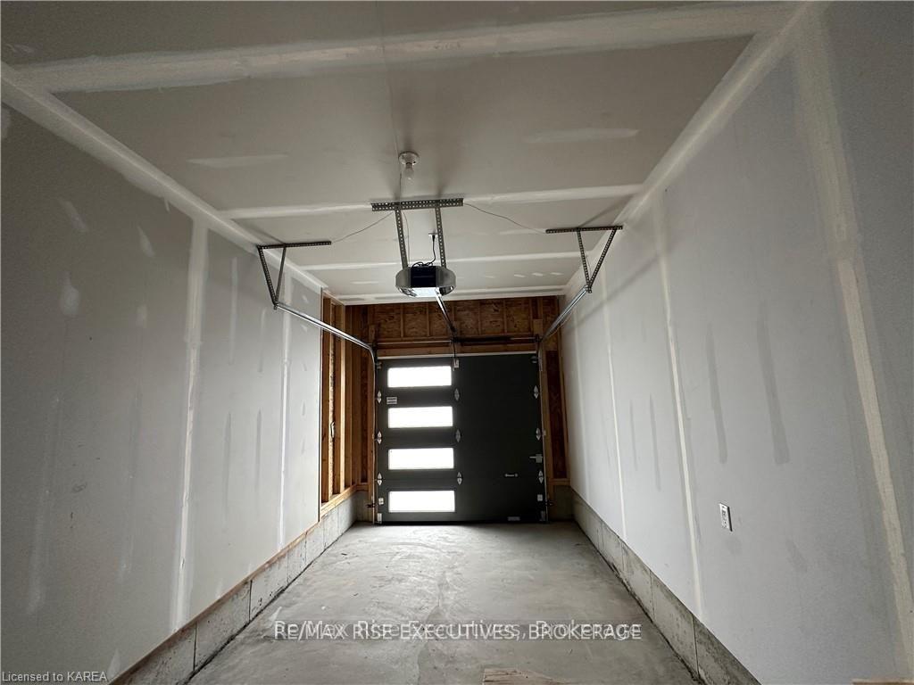 Photo 15 of 1375 Woodfield Crescent, Kingston, City Northwest — HOMEH