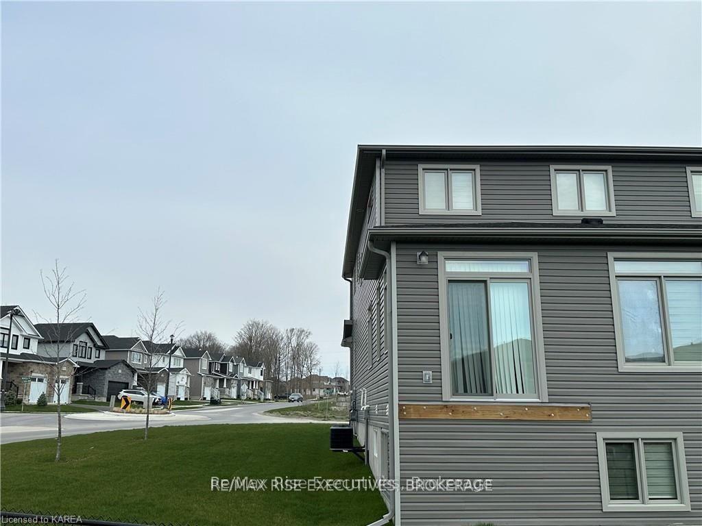 Photo 16 of 1375 Woodfield Crescent, Kingston, City Northwest — HOMEH